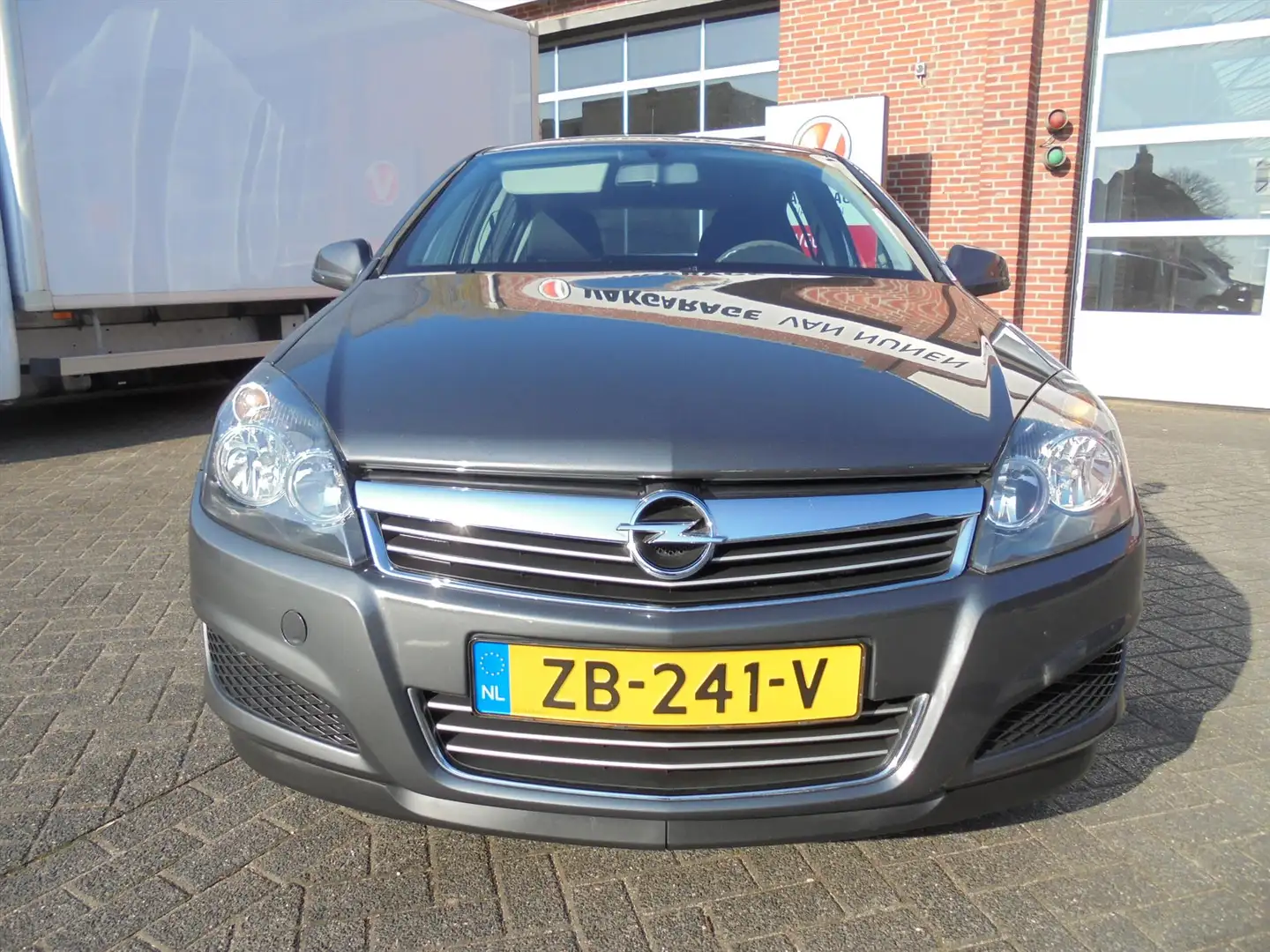 Opel Astra 1.4 16V 5D Enjoy||Airco||Trekhaak||Rijklaar|| Grijs - 2