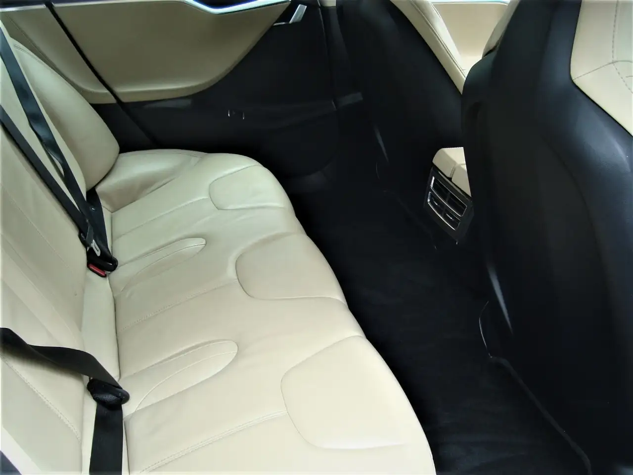 Tesla Model S снимка Tesla Model S