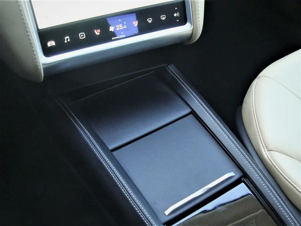 Tesla Model S снимка Tesla Model S