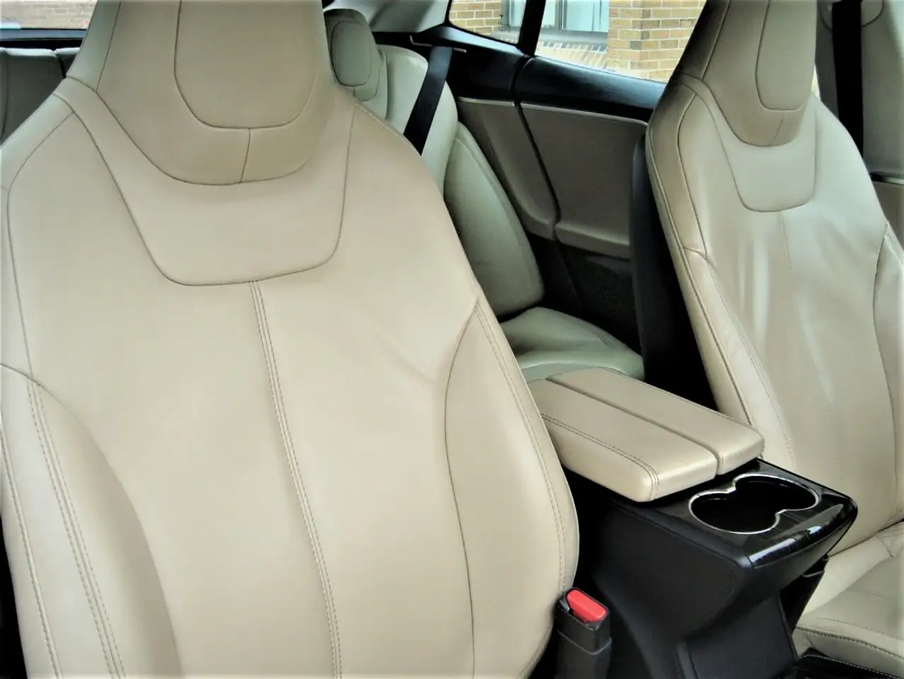 Tesla Model S снимка Tesla Model S