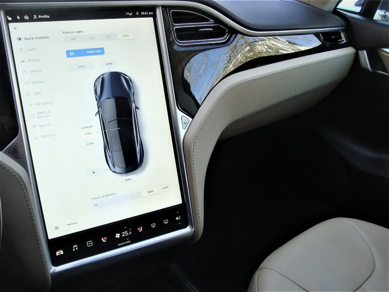 Tesla Model S снимка Tesla Model S