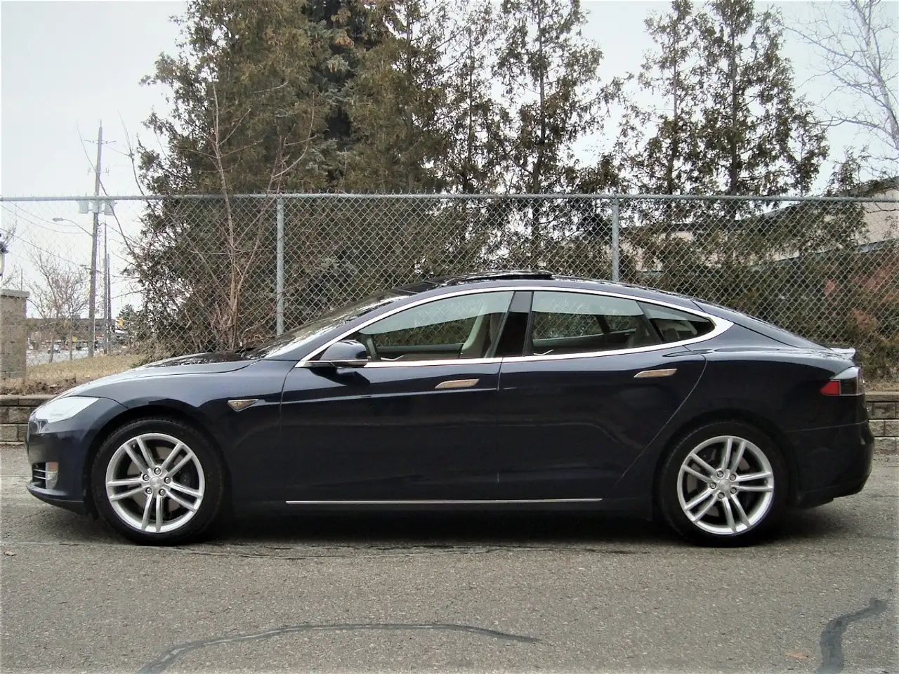 Tesla Model S снимка Tesla Model S