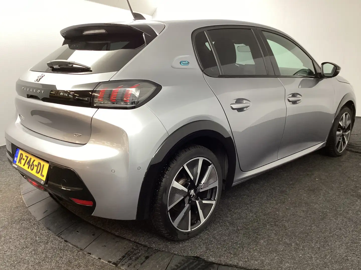 Peugeot e-208 EV GT 350 50 kWh | Clima | Navi | PDC |* Grijs - 2