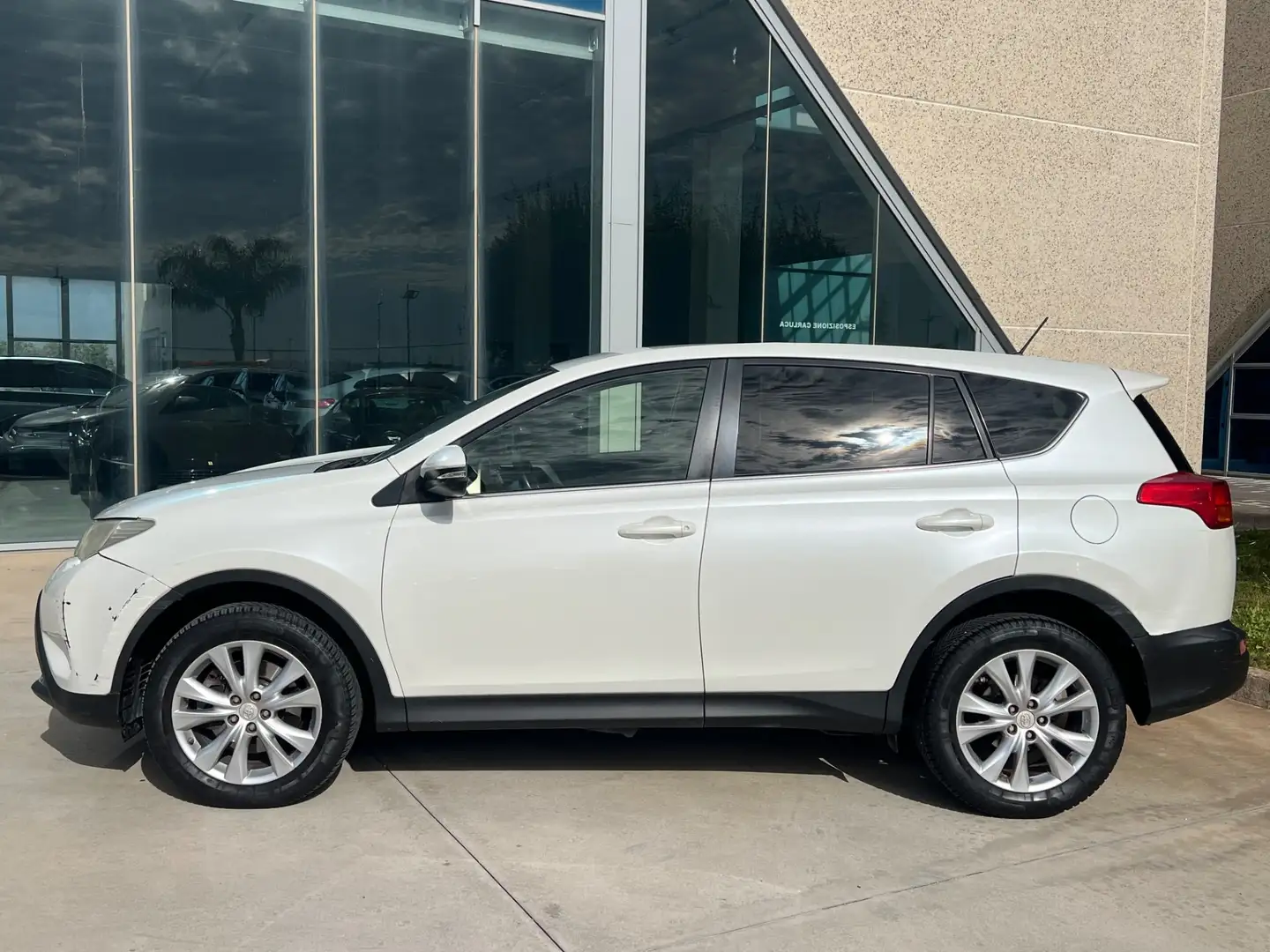 Toyota RAV 4 2.2 d-4d Style 4wd 150cv Weiß - 2