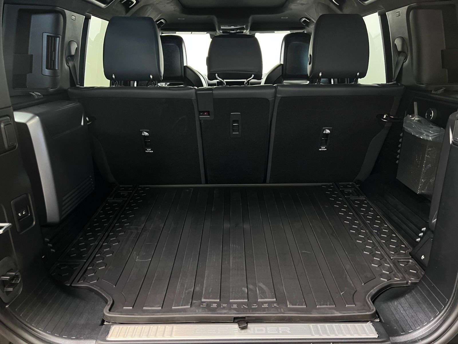 2026 Land Rover Defender OCTA P635 V8 thumb 40