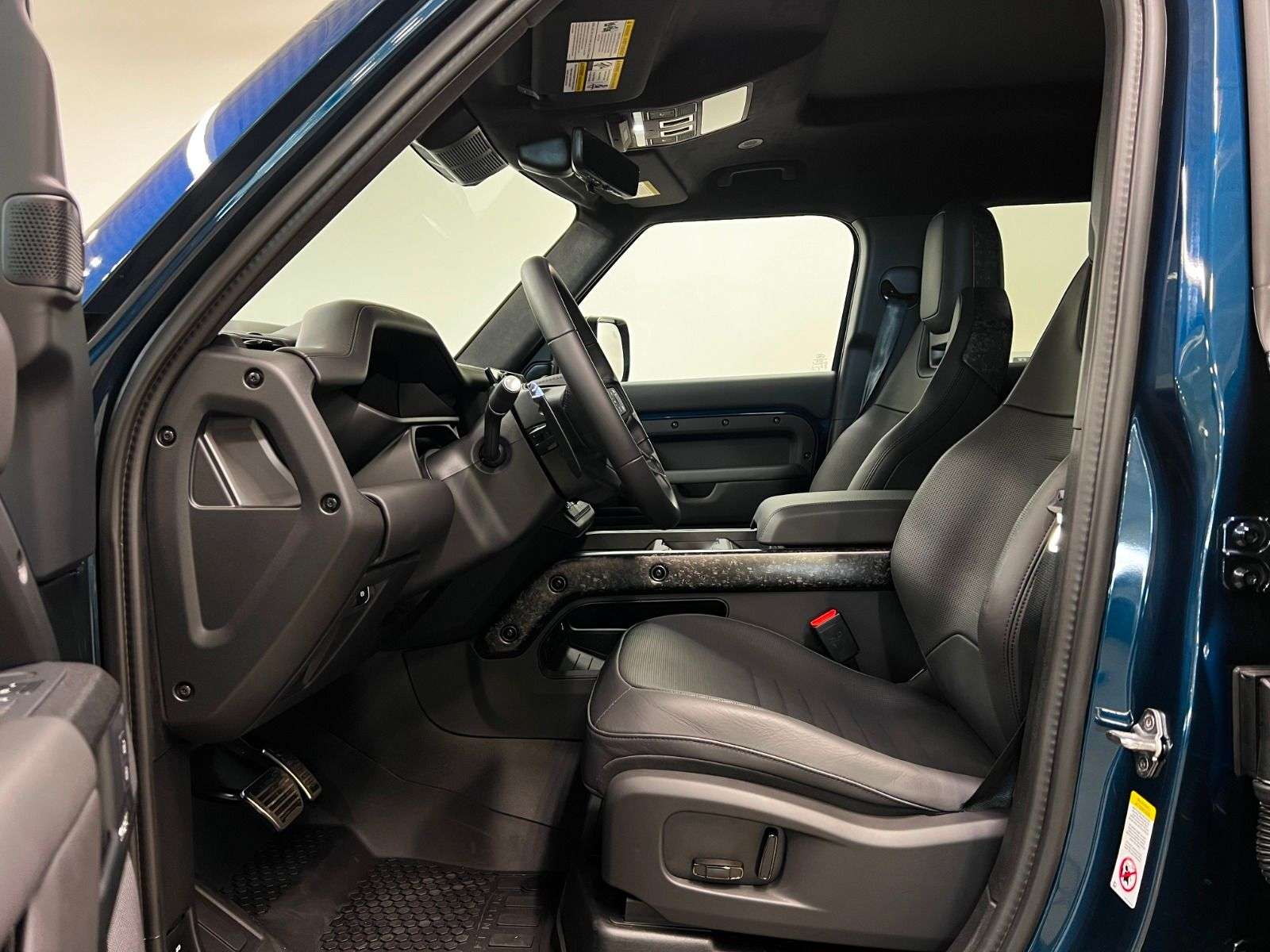 2026 Land Rover Defender OCTA P635 V8 thumb 36