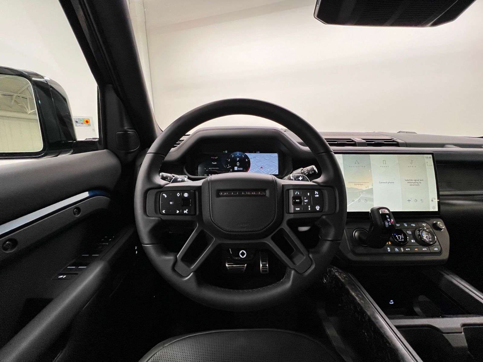2026 Land Rover Defender OCTA P635 V8 thumb 16