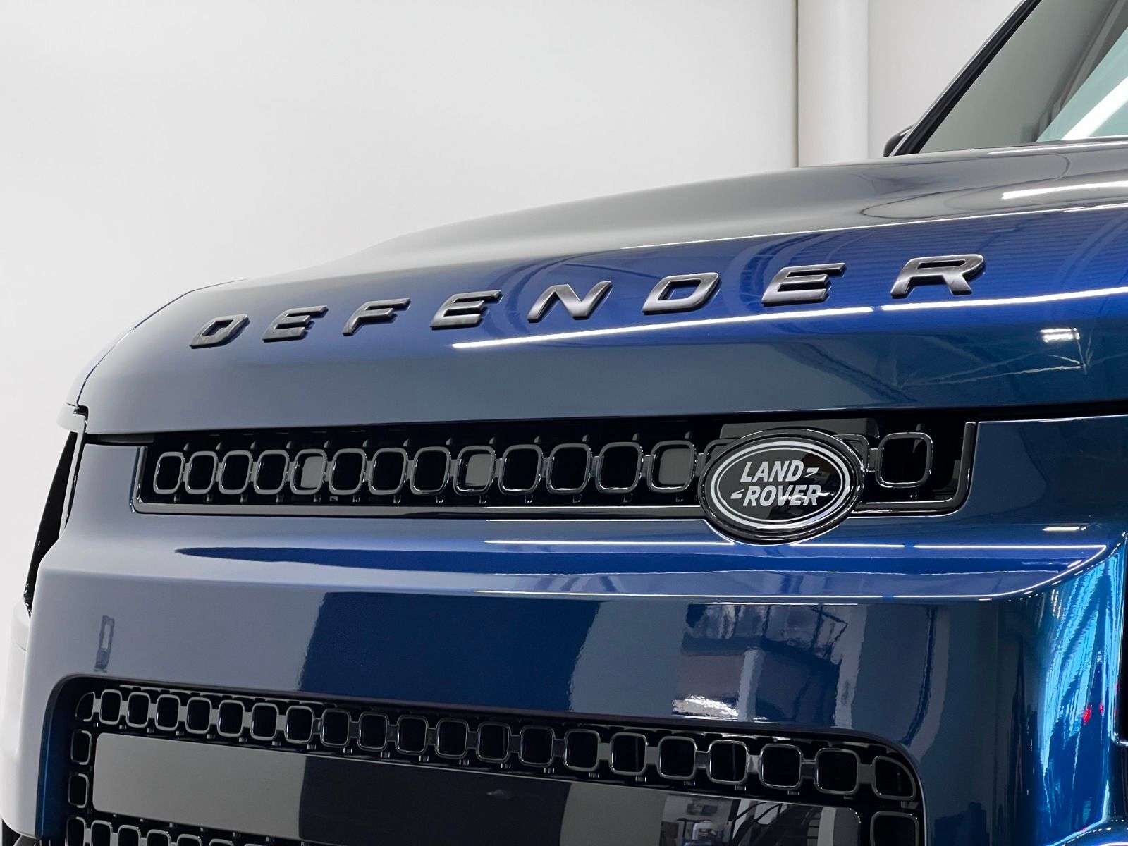 2026 Land Rover Defender OCTA P635 V8 thumb 11
