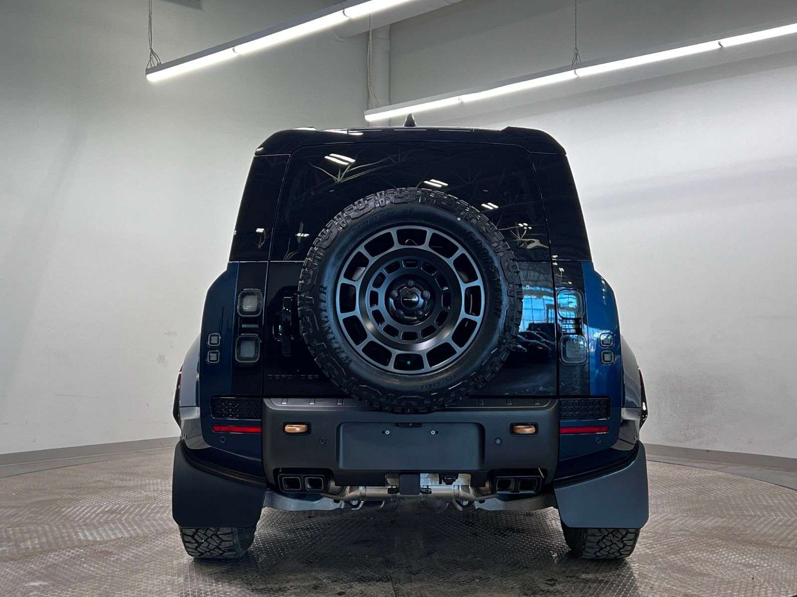 2026 Land Rover Defender OCTA P635 V8 thumb 6