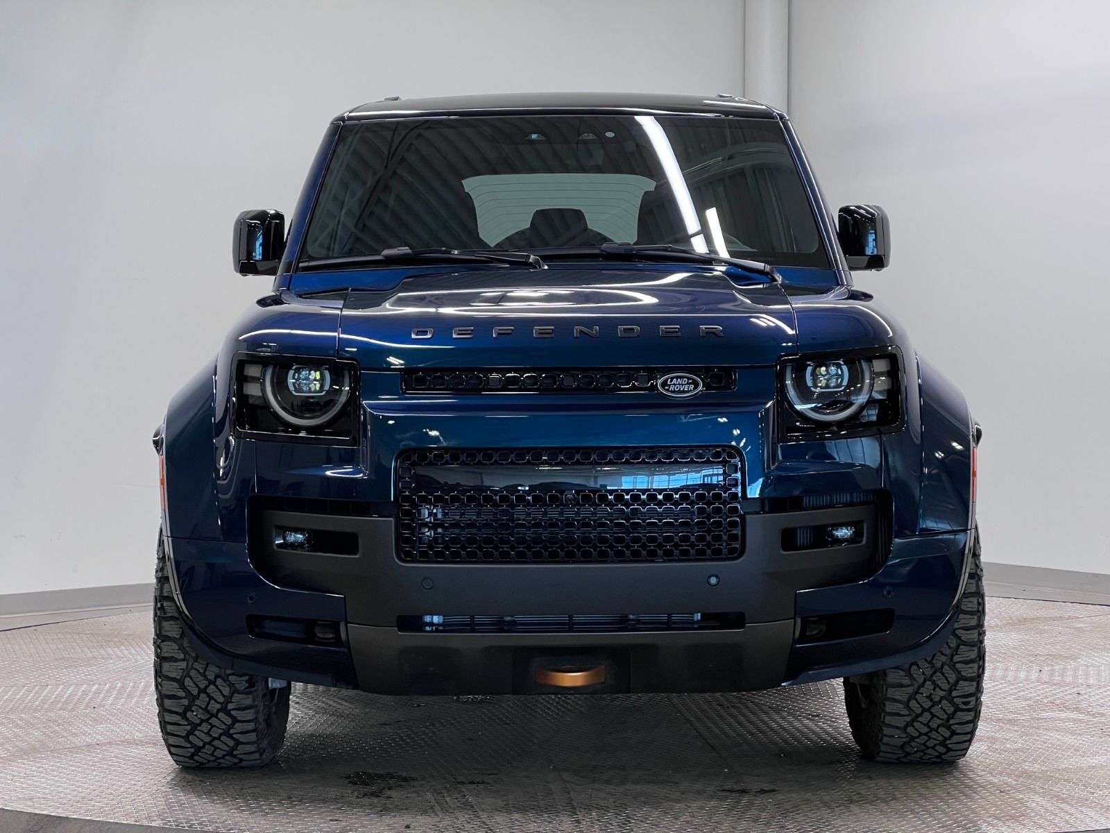2026 Land Rover Defender OCTA P635 V8 thumb 8