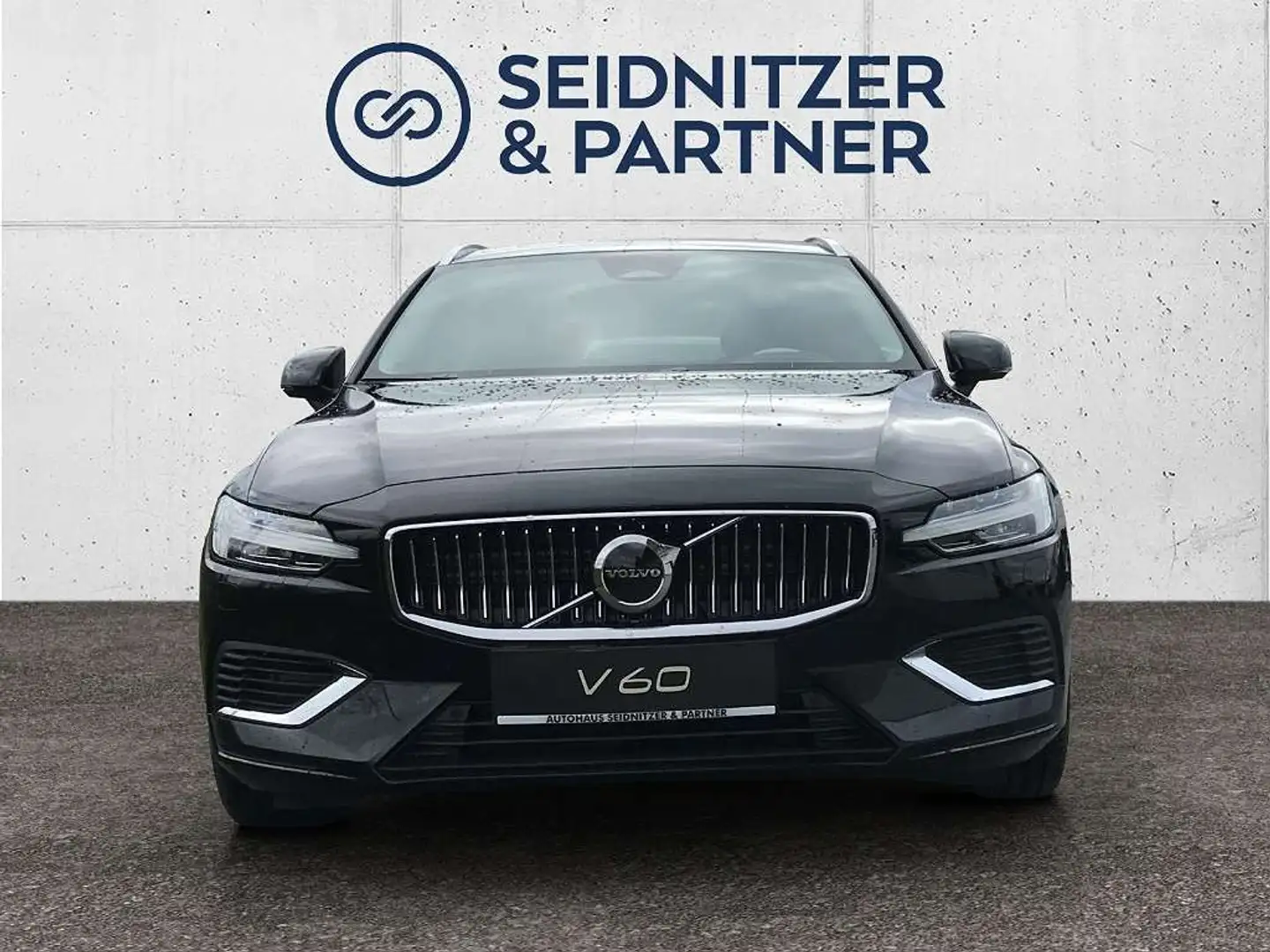 Volvo V60 T6 eAWD Recharge PHEV Core Geartronic Schwarz - 2