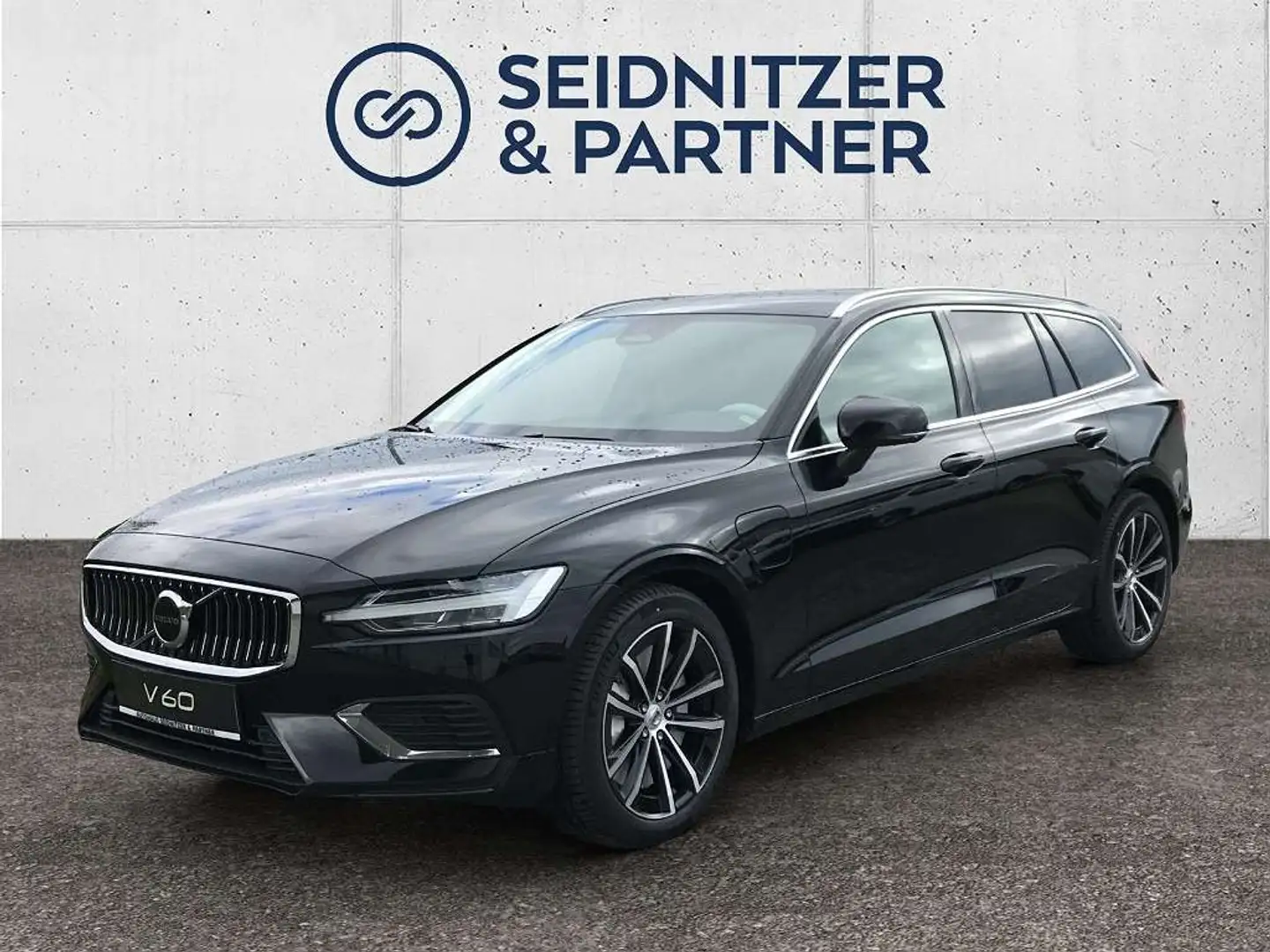 Volvo V60 T6 eAWD Recharge PHEV Core Geartronic Schwarz - 1