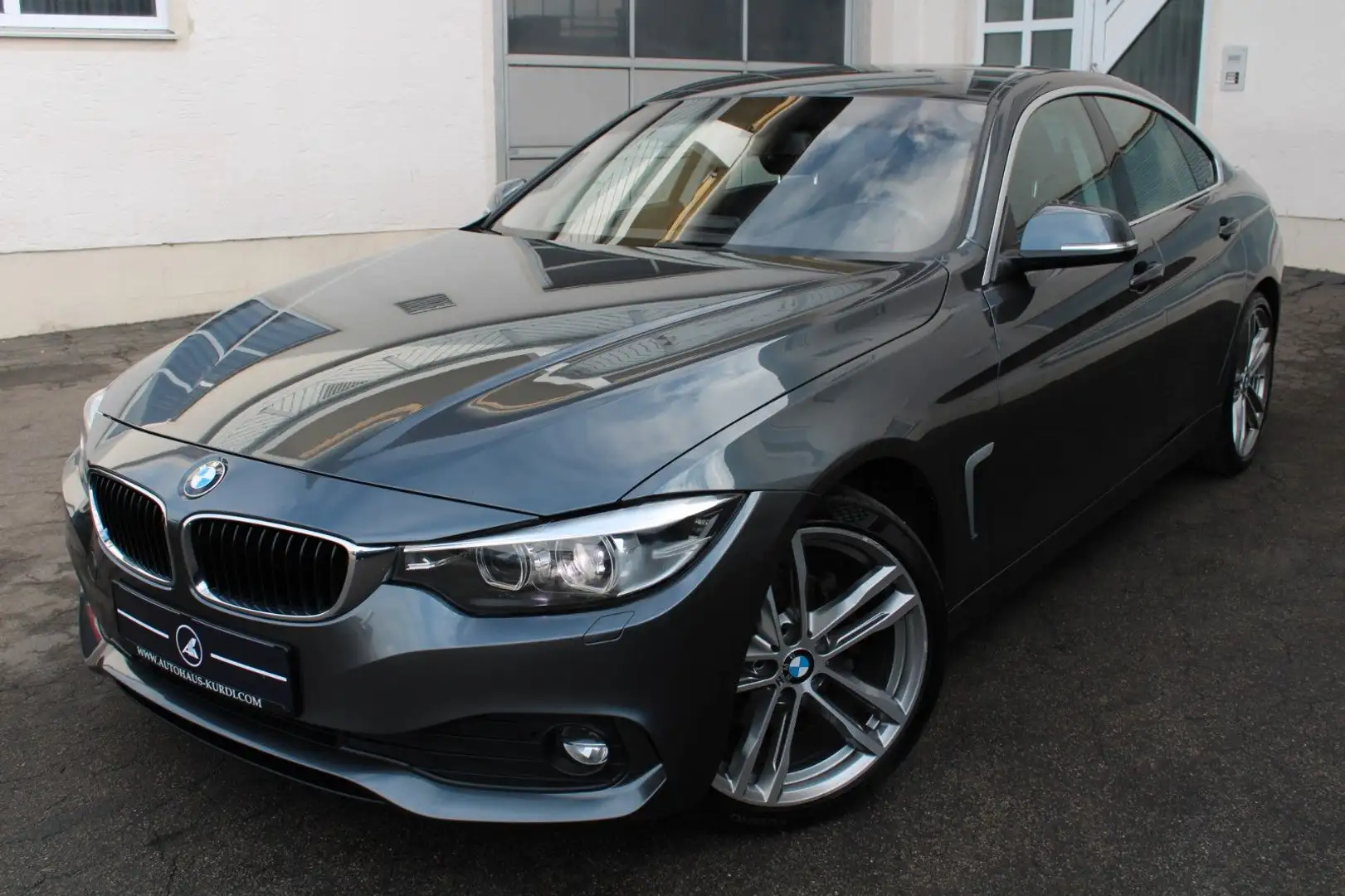 BMW 420 d Aut. Gran Coupe Advantage LED NAVI TEMP SHZ Grau - 1