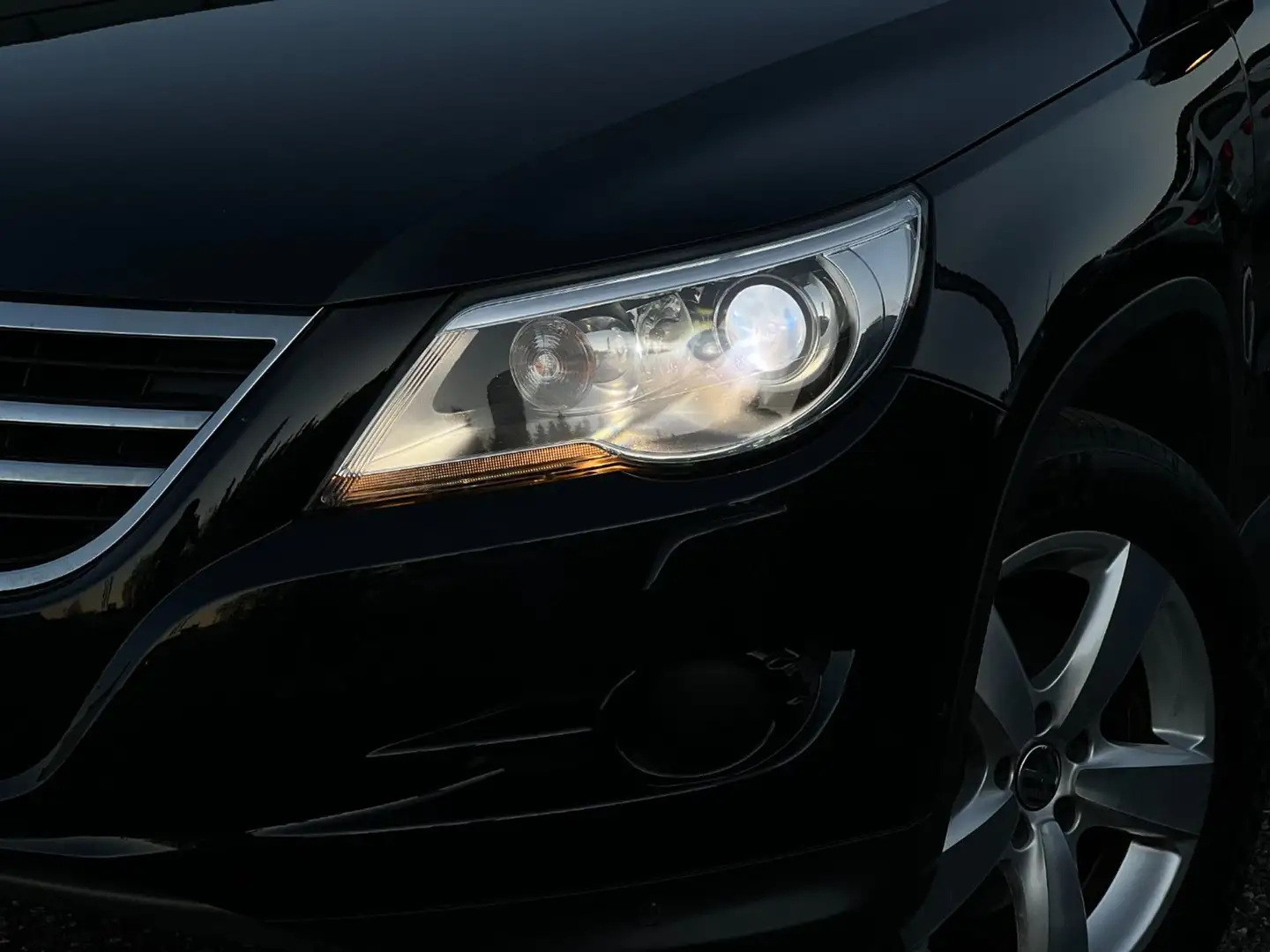 Volkswagen Tiguan 2.0 TDI - 4Motion - Xenon - Navi - Leder - Automa Schwarz - 2