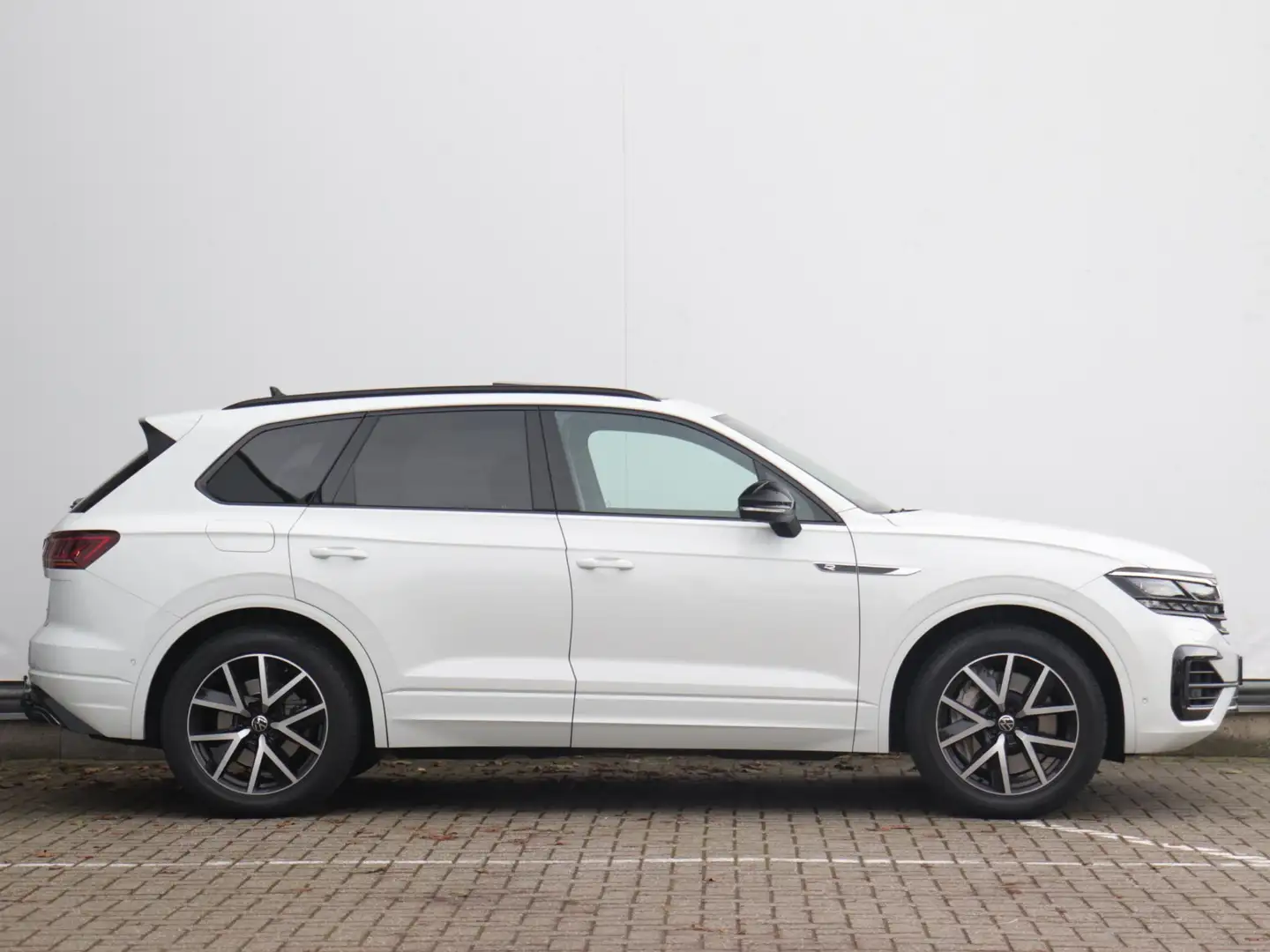 Volkswagen Touareg R 3.0 TSI 462PK eHybrid 4MOTION 462pk | Luchtverin Bianco - 2