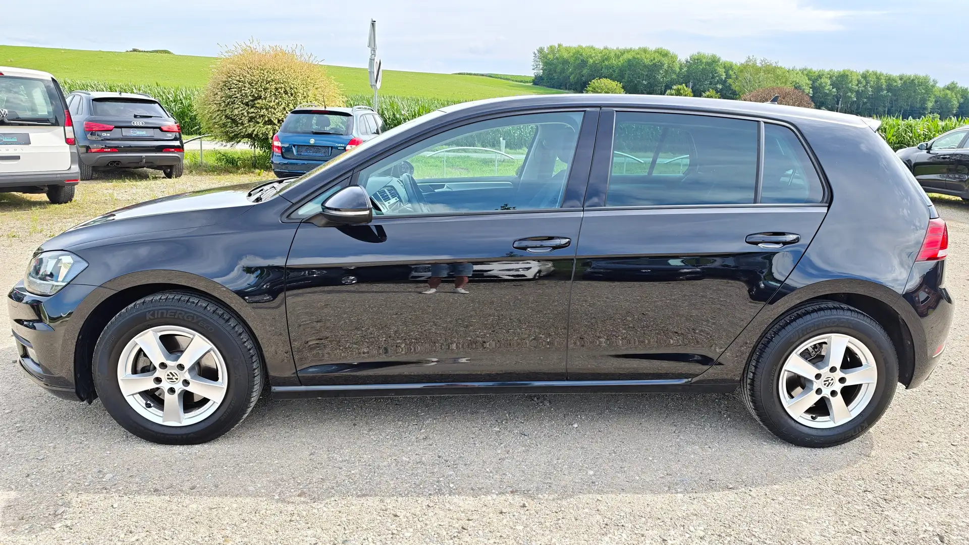 Volkswagen Golf Trendline BMT/Start-Stopp*NAVI*PDC HI+VO*SITZHZG* Schwarz - 2