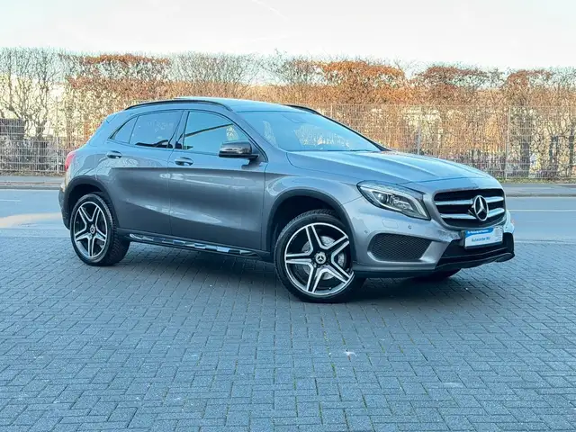 Mercedes-Benz GLA 220 CDI 4Matic AMG Line NightPaket-Pano-LED-