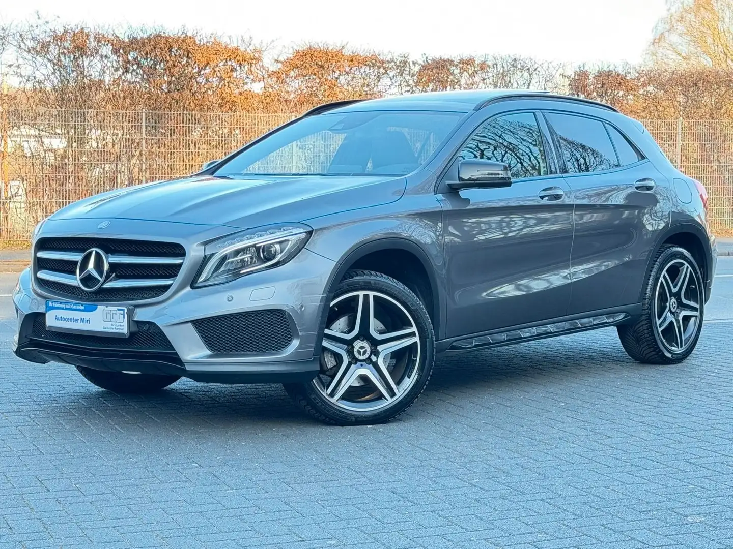 Mercedes-Benz GLA 220 CDI 4Matic AMG Line NightPaket-Pano-LED- Grau - 2