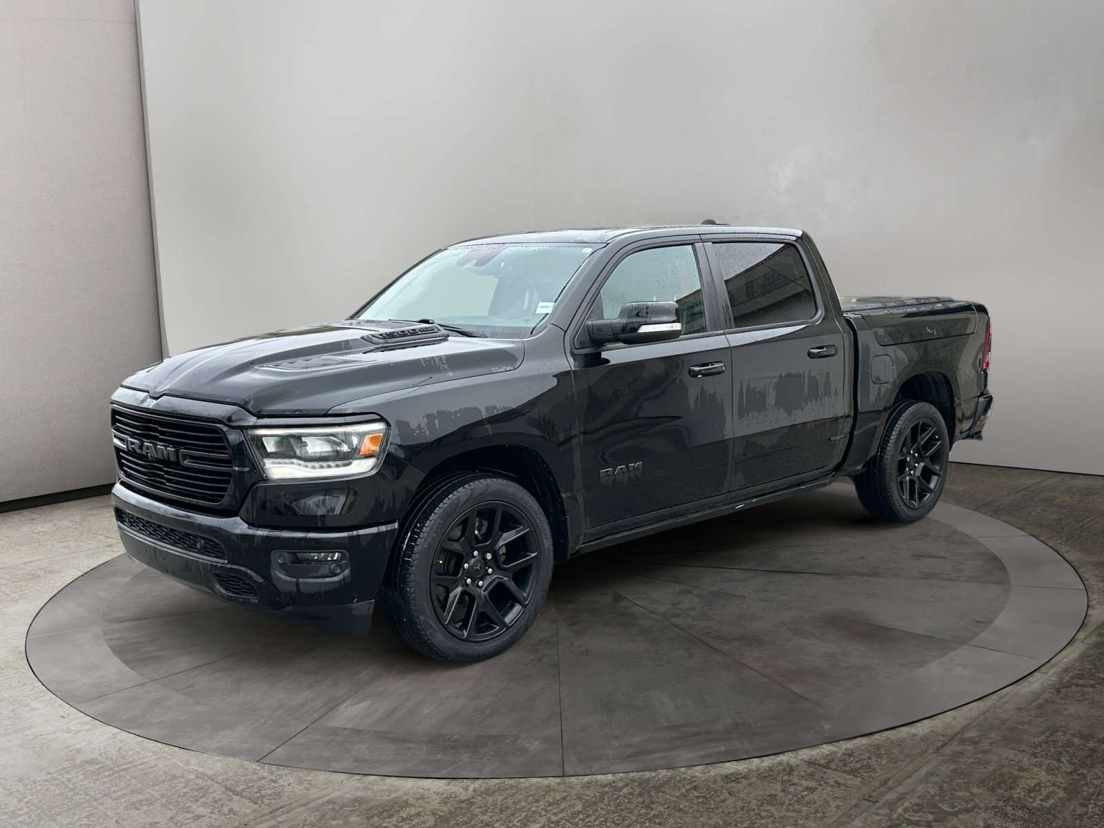 2019 RAM 1500 SPORT / PANO ROOF / ALPINE SOUND / BLACK APPEARANC
