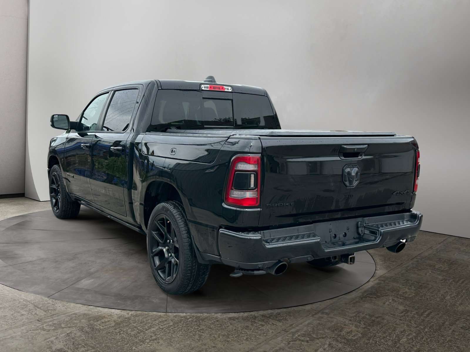 2019 RAM 1500 SPORT / PANO ROOF / ALPINE SOUND / BLACK APPEARANC — снимка 1