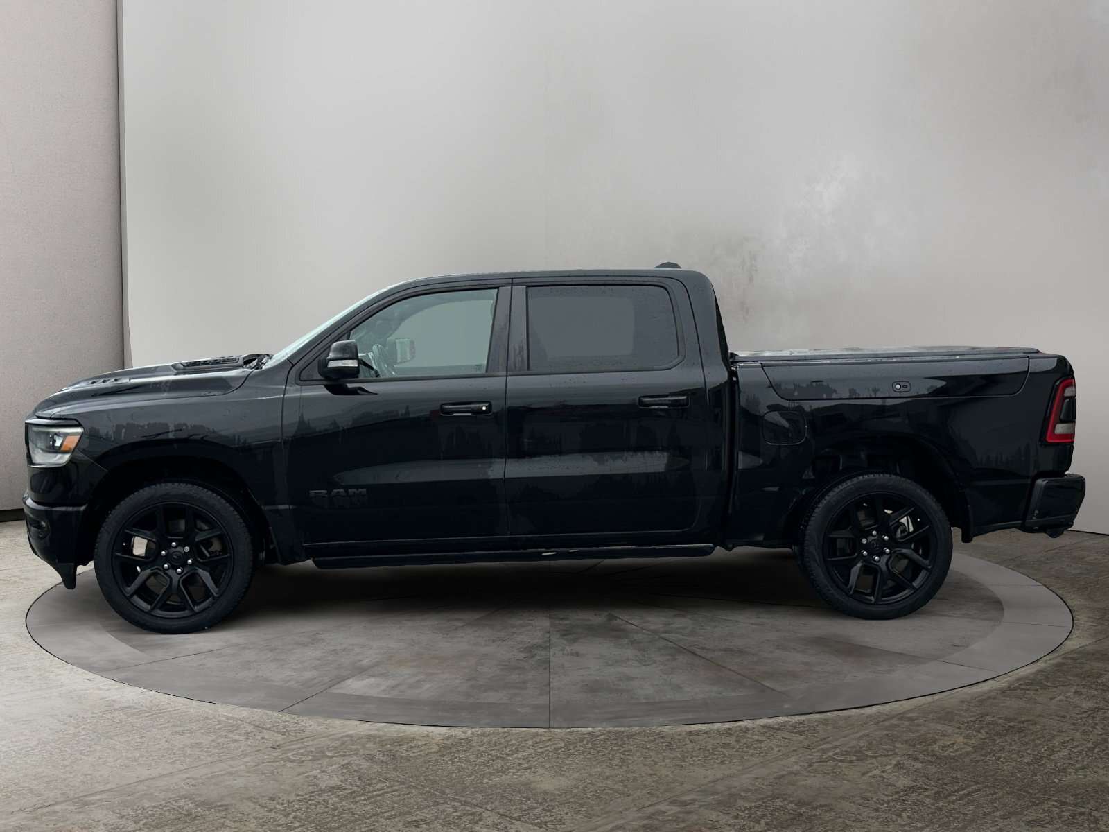 2019 RAM 1500 SPORT / PANO ROOF / ALPINE SOUND / BLACK APPEARANC — снимка 1