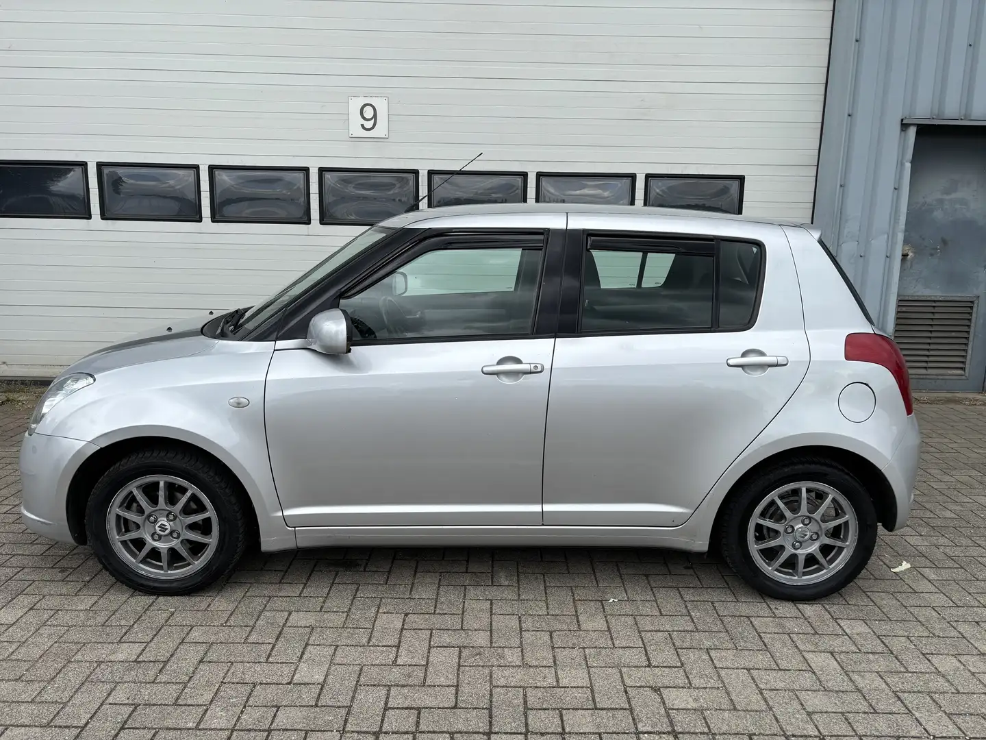 Suzuki Swift 1.3 GA Gri - 2
