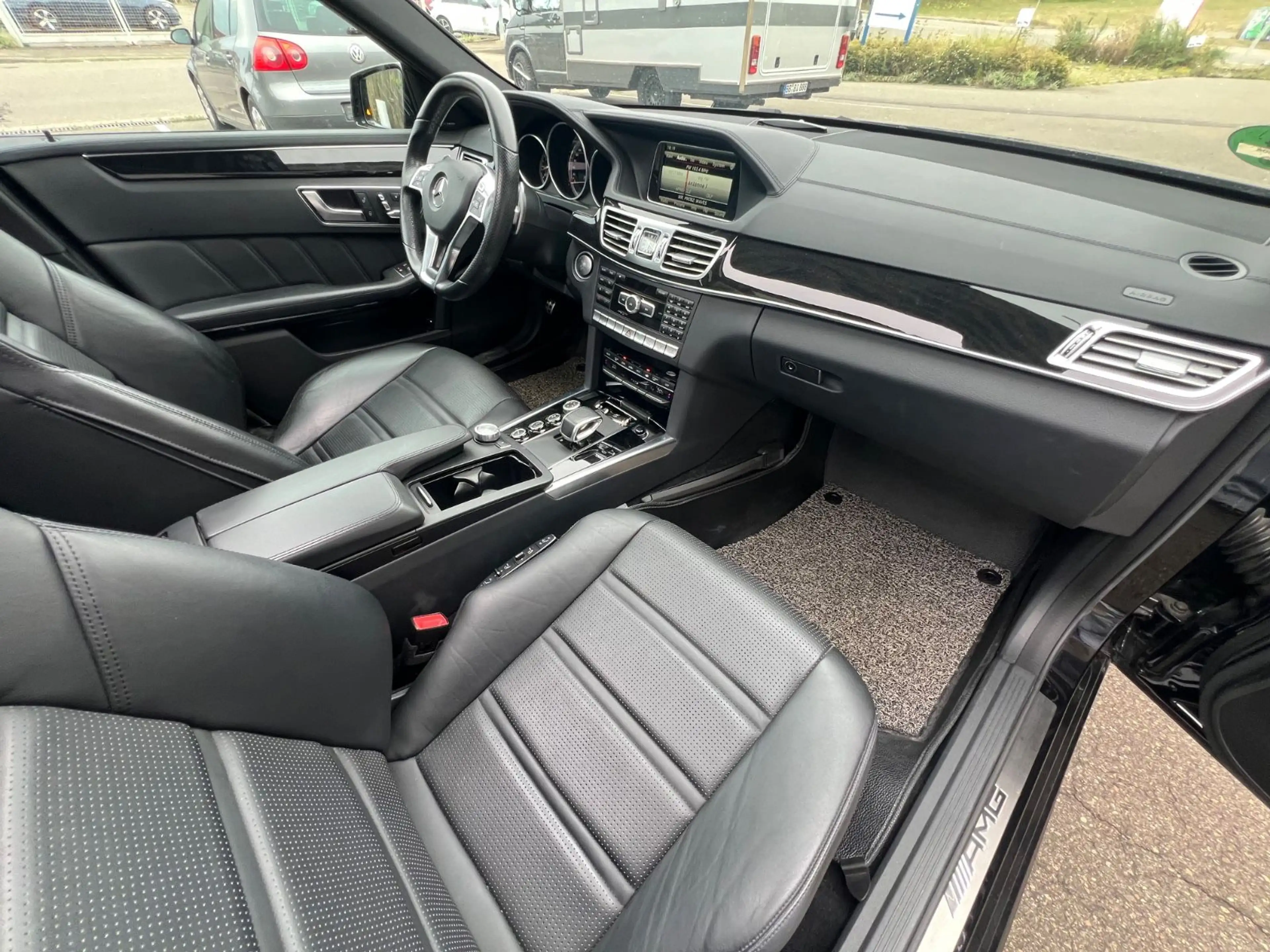 Mercedes-Benz E 63 AMG E63 AMG*Limousine*4MATIC*LED*SITZLÜFTU*PANORAMA* — photo 12