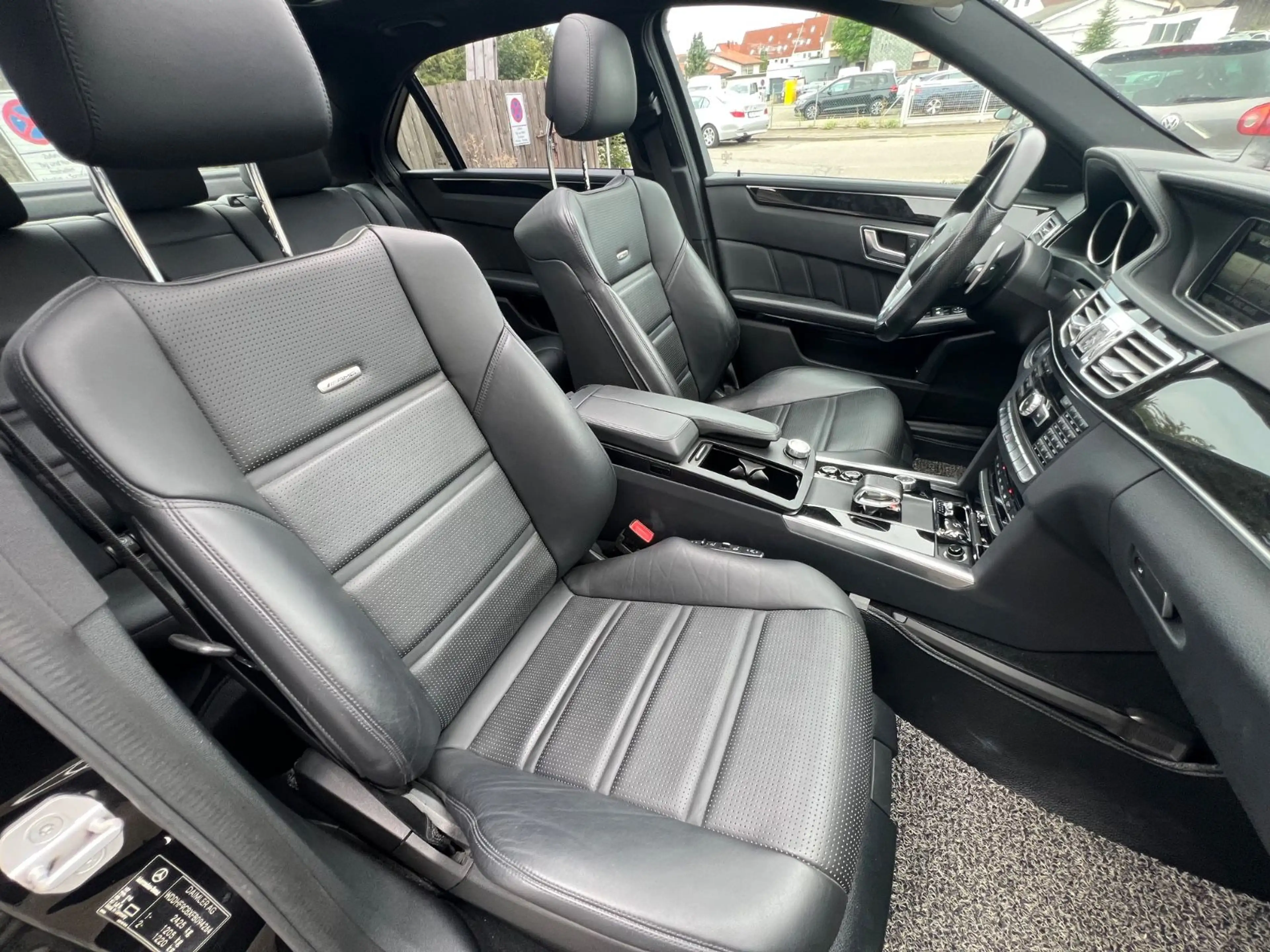 Mercedes-Benz E 63 AMG E63 AMG*Limousine*4MATIC*LED*SITZLÜFTU*PANORAMA* — photo 11