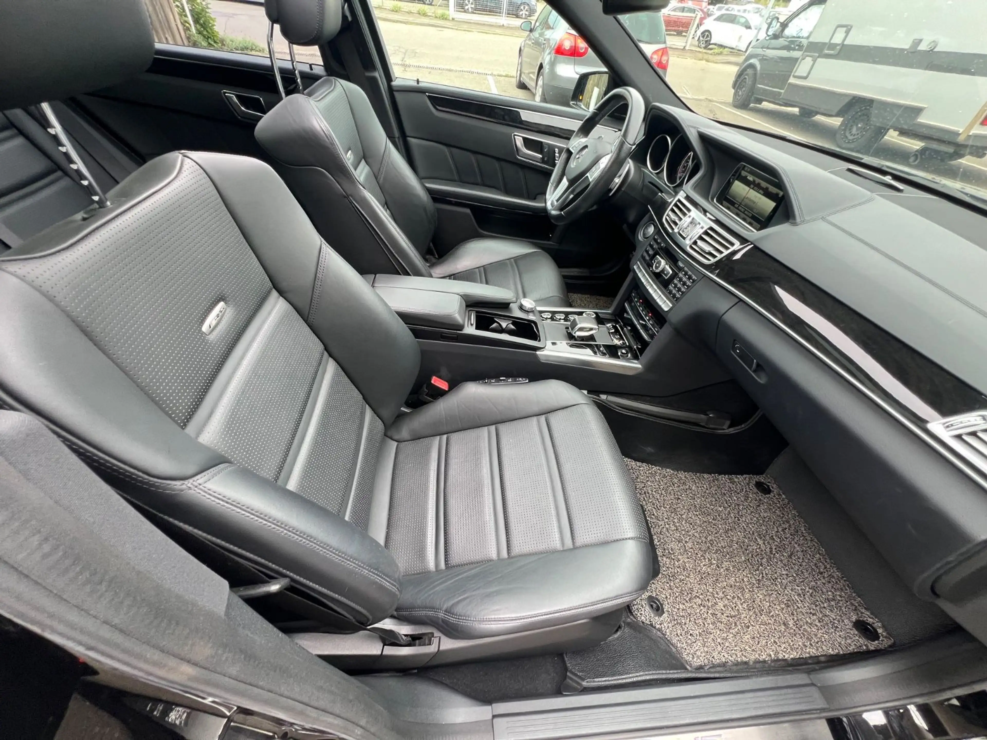 Mercedes-Benz E 63 AMG E63 AMG*Limousine*4MATIC*LED*SITZLÜFTU*PANORAMA* — photo 14
