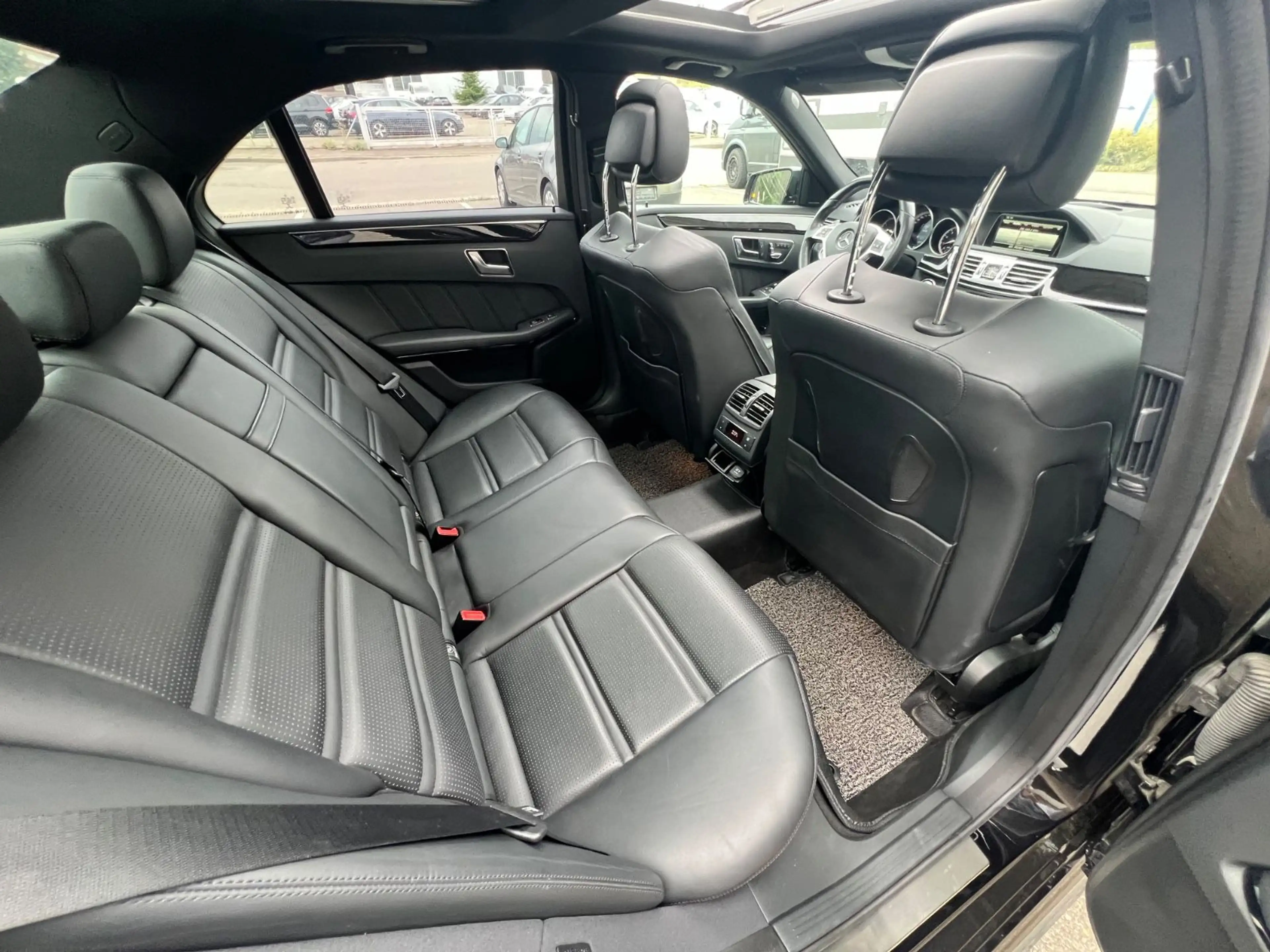 Mercedes-Benz E 63 AMG E63 AMG*Limousine*4MATIC*LED*SITZLÜFTU*PANORAMA* — photo 15