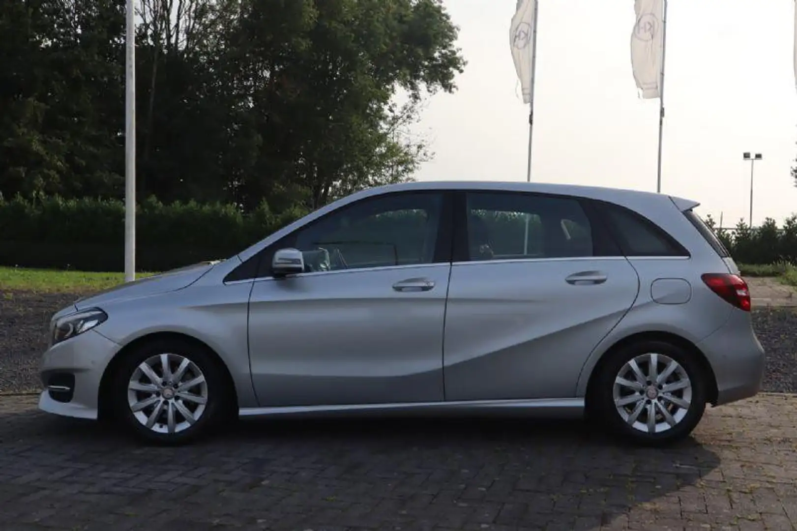 Mercedes-Benz B 180 Business Solution Airco, Cruisecontrol, Trekhaak, Zilver - 2