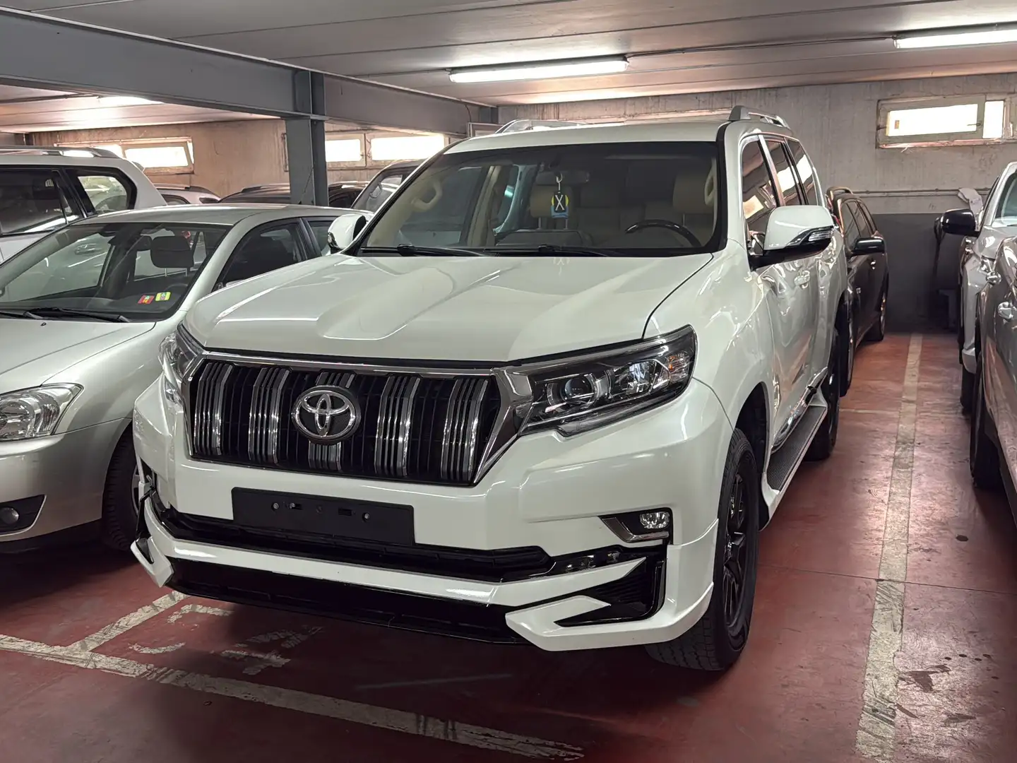 Toyota Land Cruiser 3.0 D-4D Premium Weiß - 1