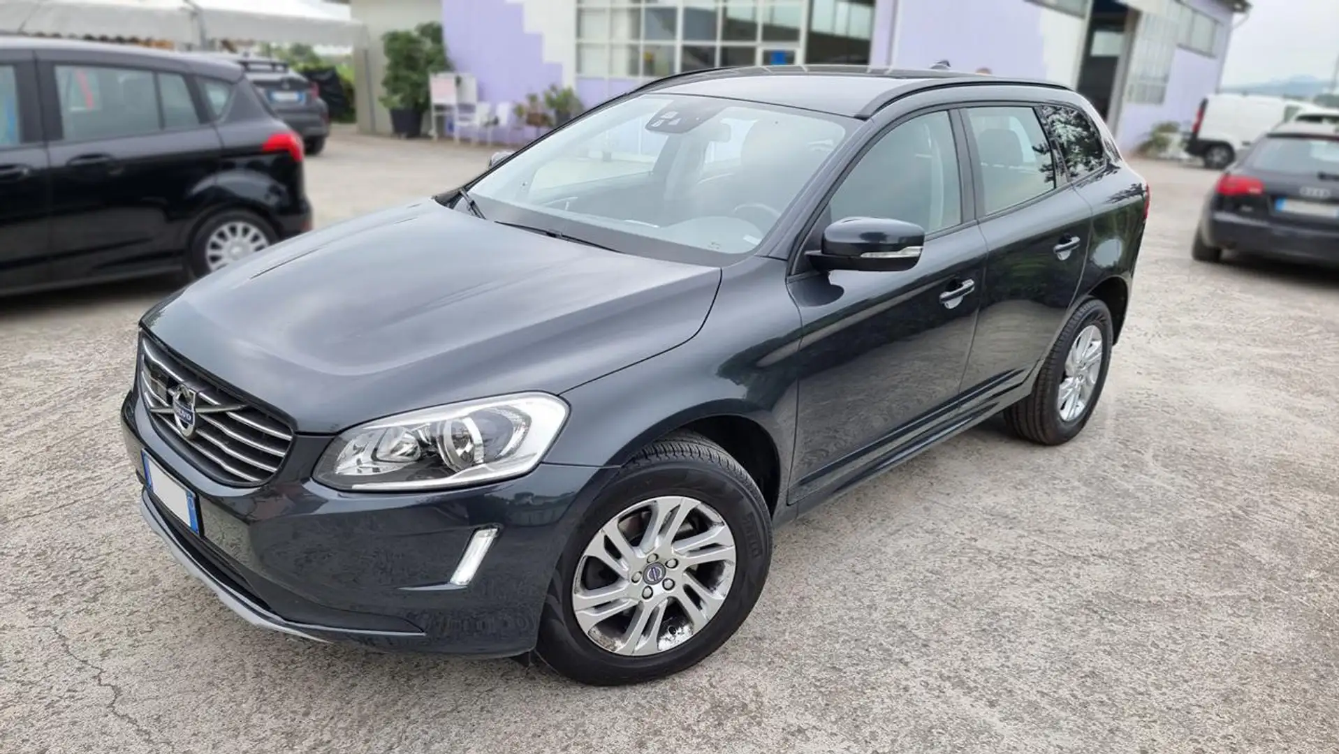 Volvo XC60 D3 Geartronic Business Schwarz - 2