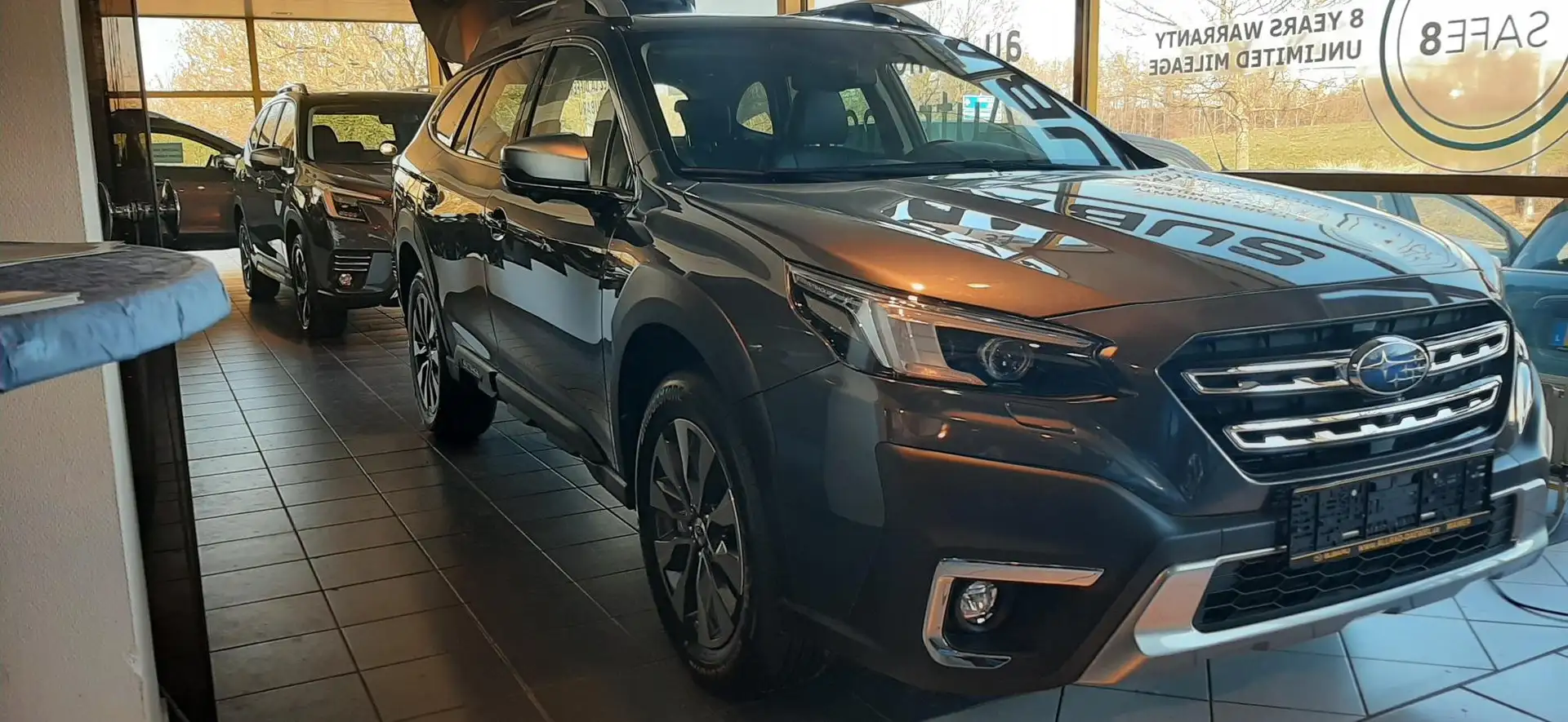 Subaru OUTBACK Outback 2.5i Platinum  LEDER VOLL! siva - 1