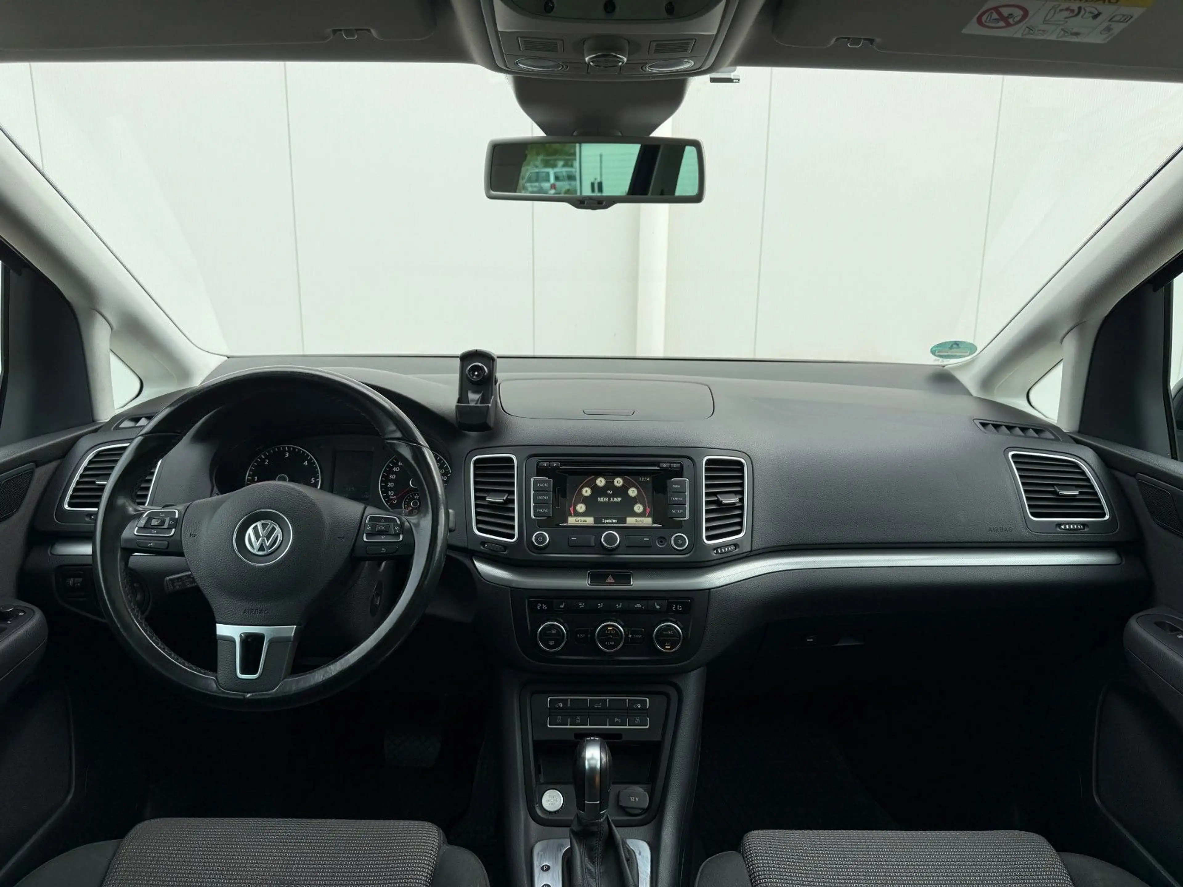 Volkswagen Sharan 2.0TDI Comfortline PANO AHK RFK — photo 12