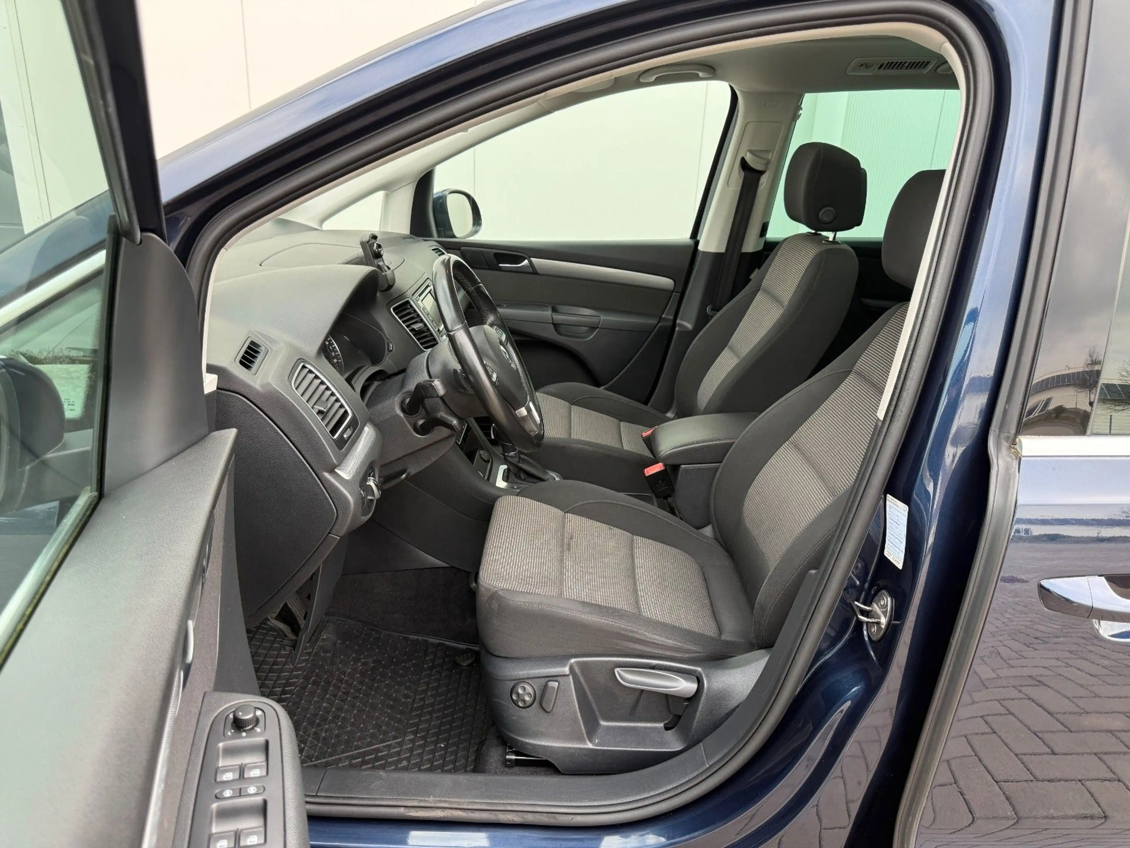 Volkswagen Sharan 2.0TDI Comfortline PANO AHK RFK — photo 13