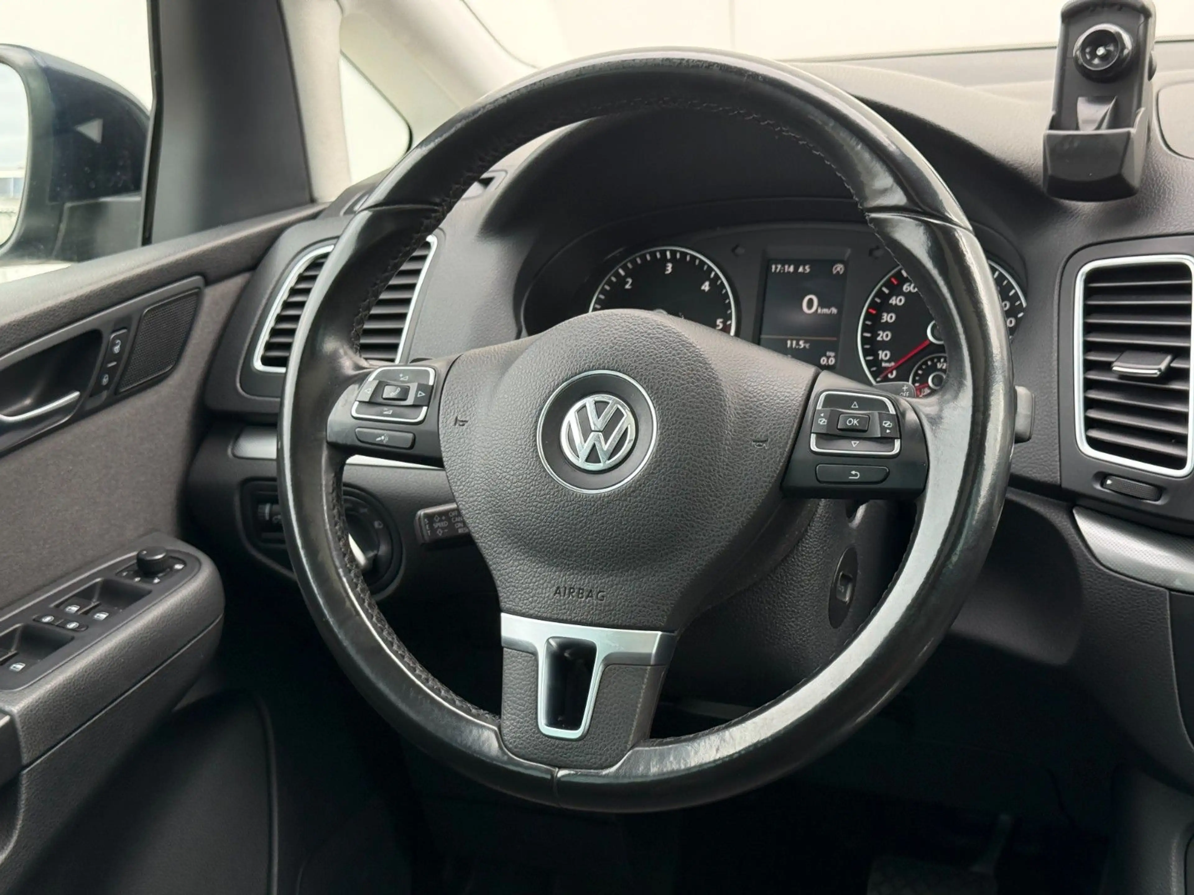 Volkswagen Sharan 2.0TDI Comfortline PANO AHK RFK — photo 10