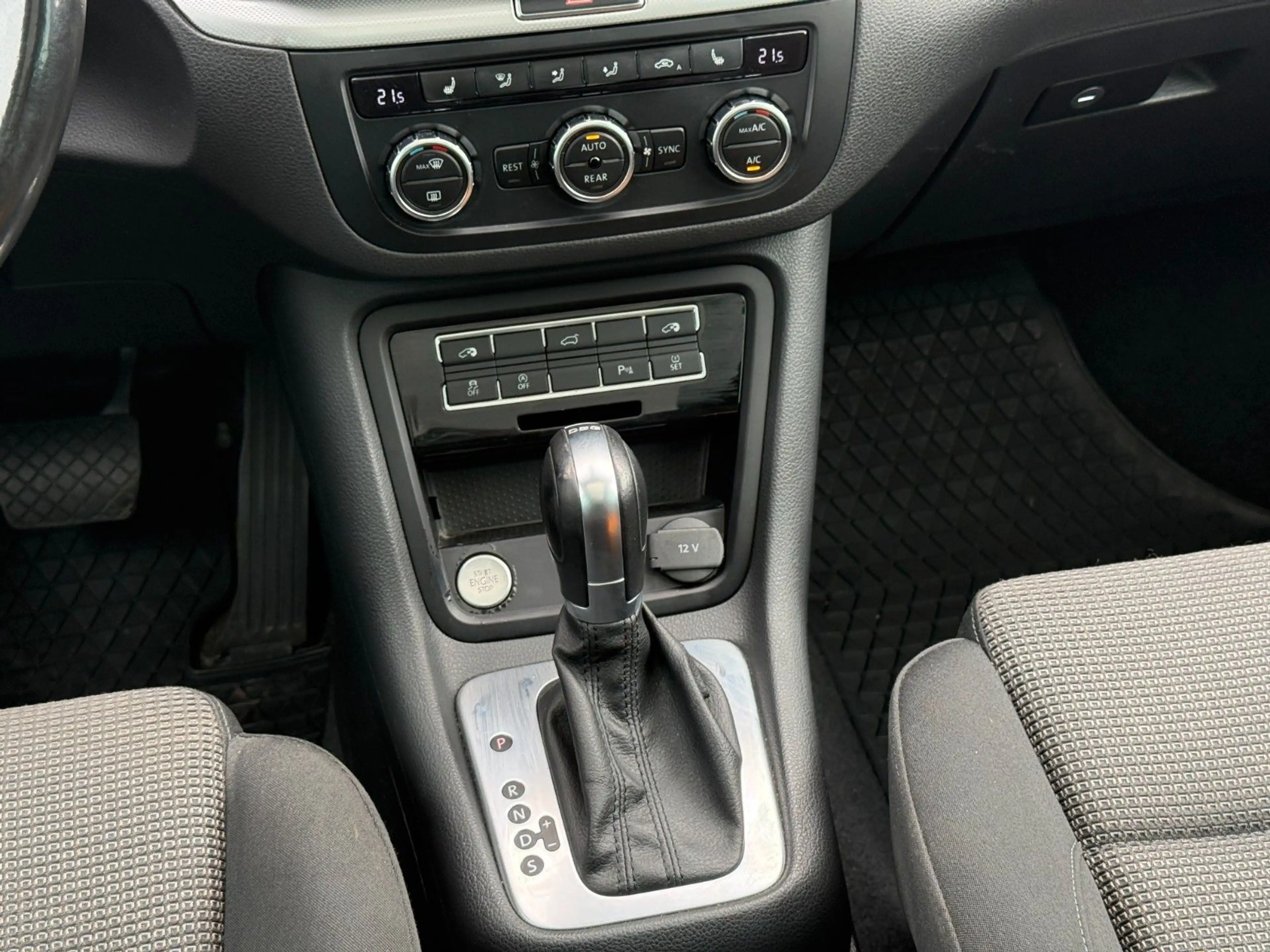 Volkswagen Sharan 2.0TDI Comfortline PANO AHK RFK — photo 11