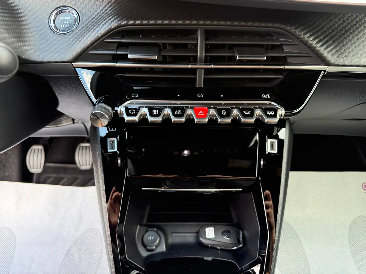Peugeot 2008 1.2i TURBO ALLURE NAVIGATIE FULL LED CARPLAY LEDER BLUETOOTH DAB ALU, миниатюра 21