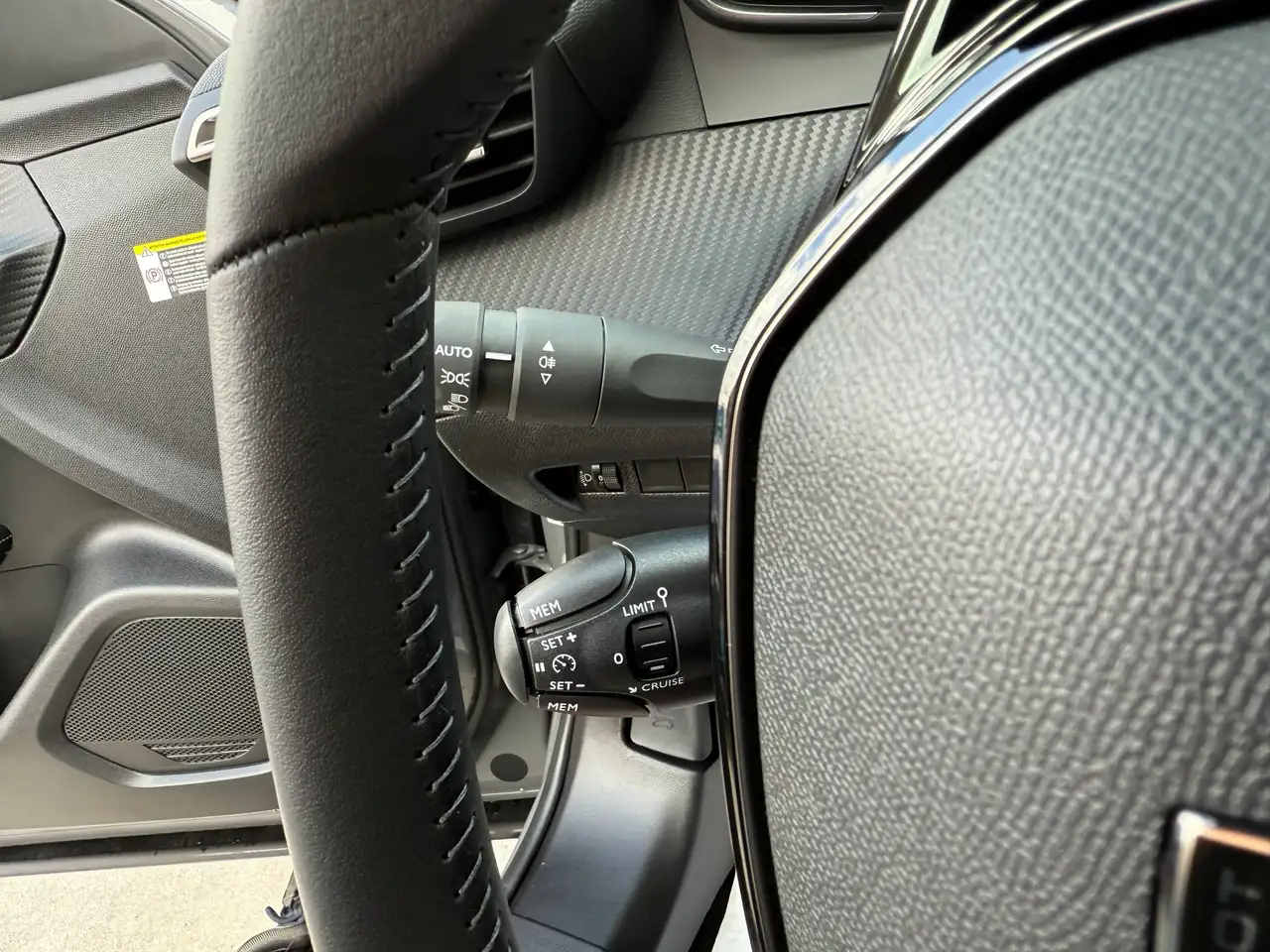 Peugeot 2008 1.2i TURBO ALLURE NAVIGATIE FULL LED CARPLAY LEDER BLUETOOTH DAB ALU, миниатюра 18
