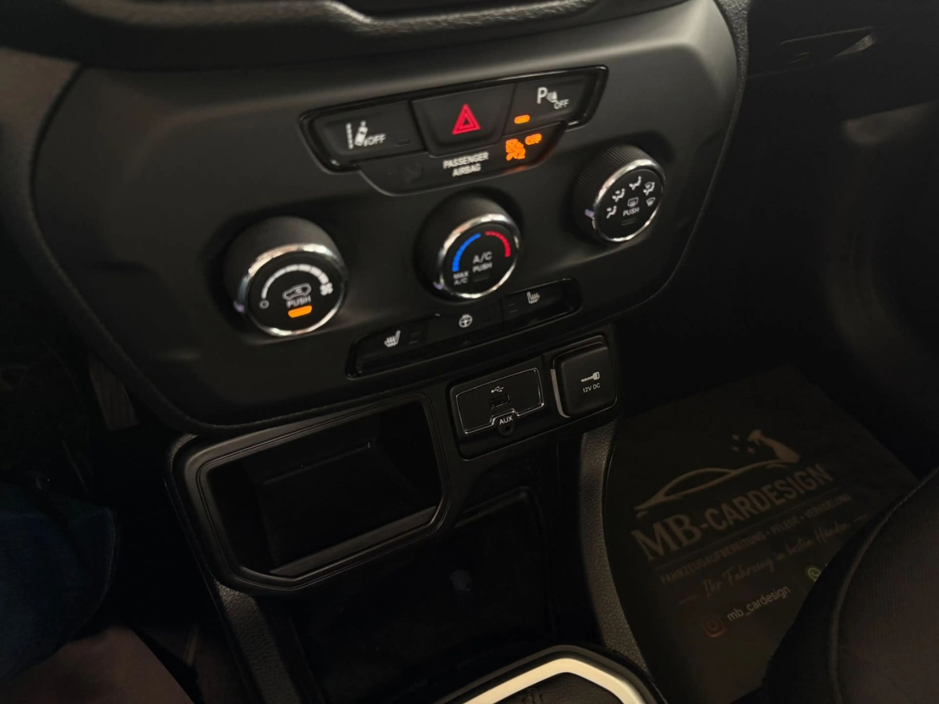 Jeep Renegade Longitude FWD — photo 11