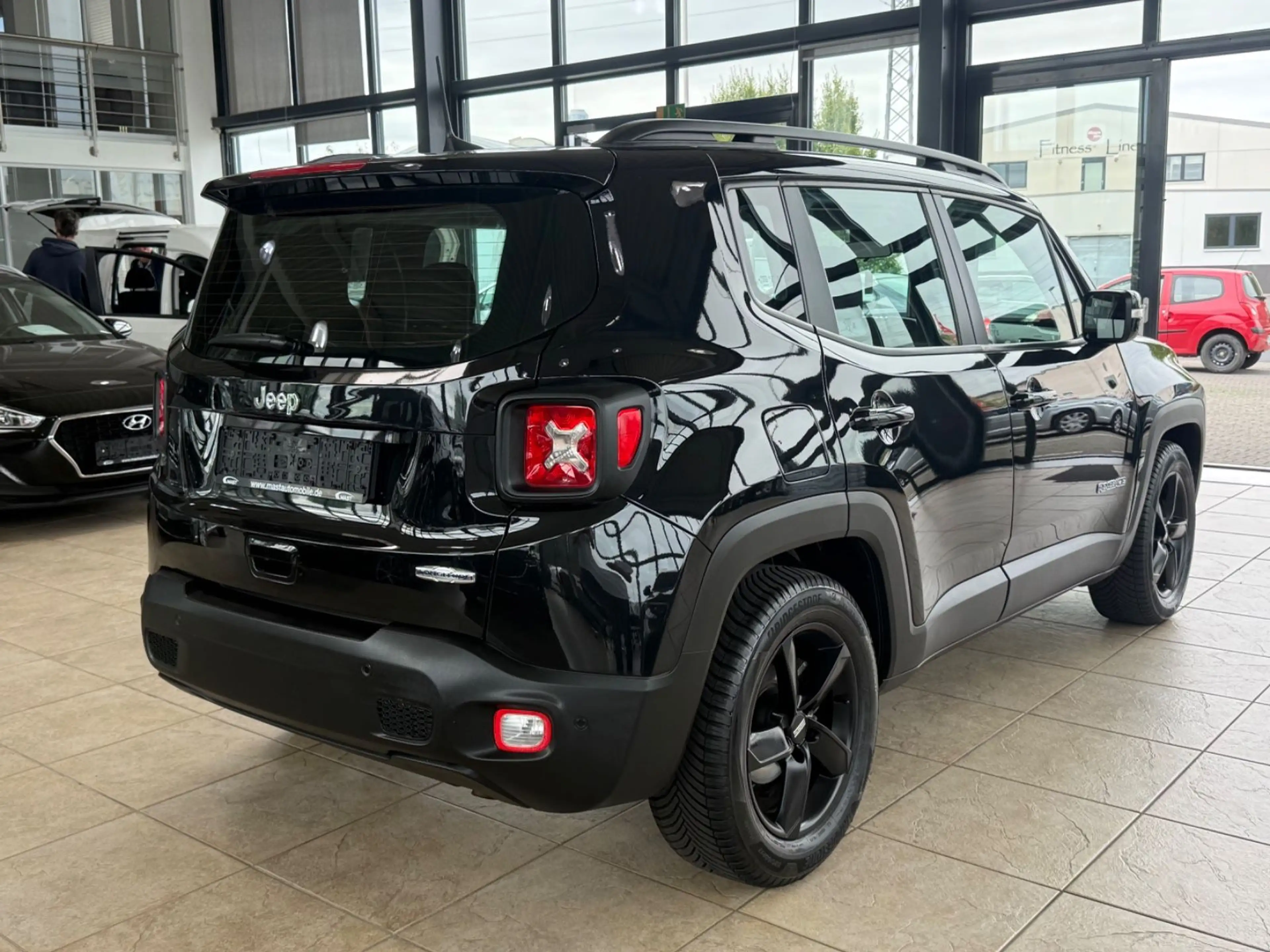 Jeep Renegade Longitude FWD — photo 3
