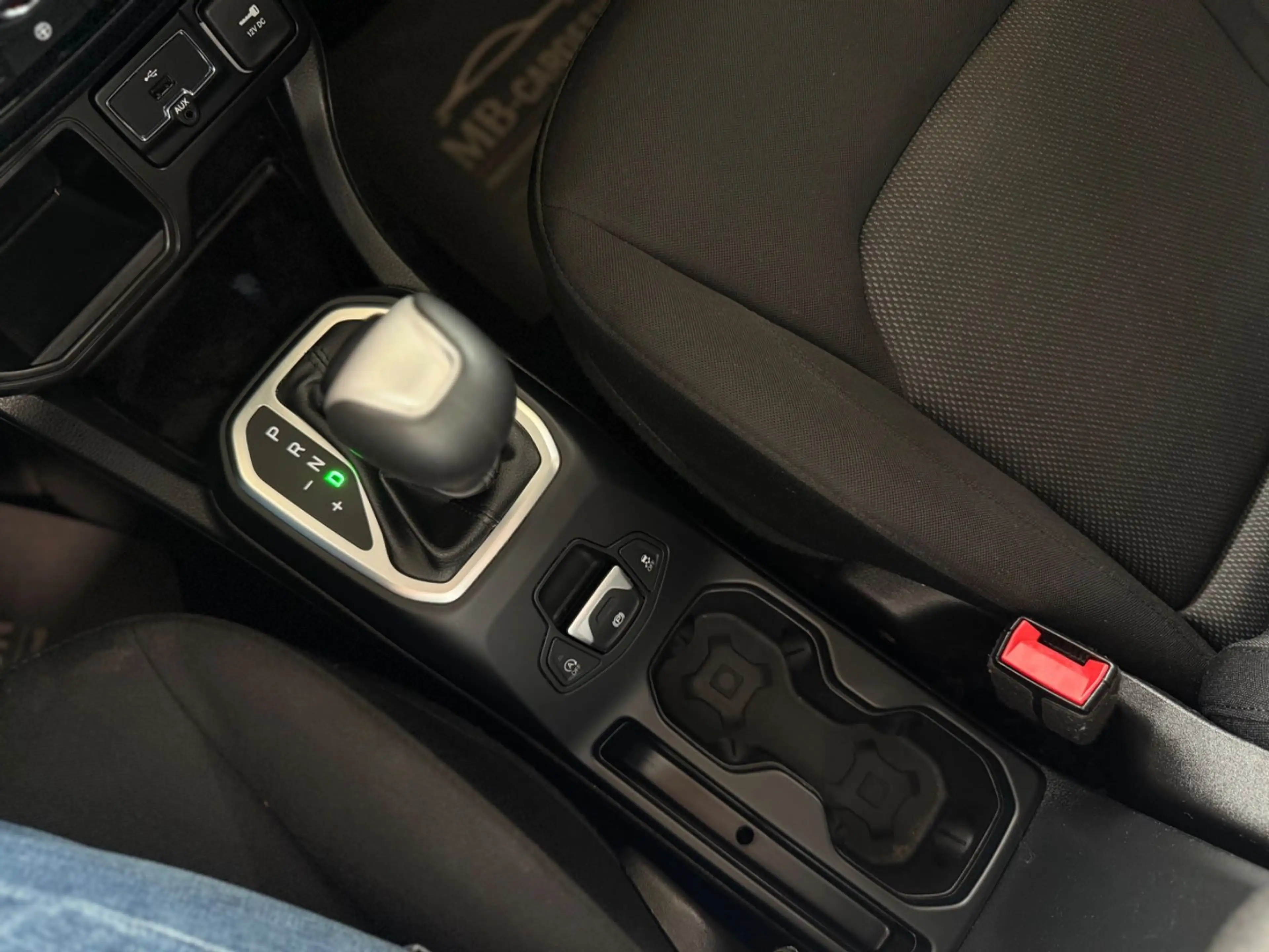 Jeep Renegade Longitude FWD — photo 12