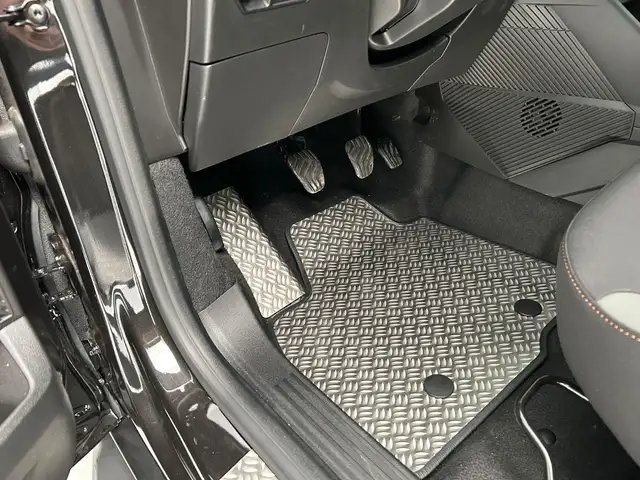 Dacia Duster view 9