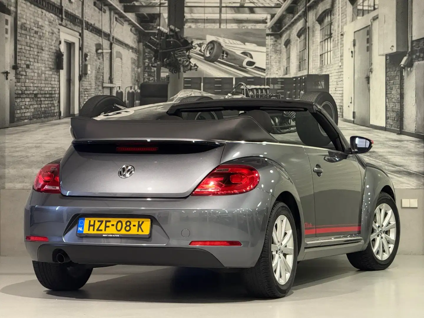 Volkswagen Beetle Cabriolet 1.2 TSI Club *1e eigenaar & 78.000 km* Gris - 2