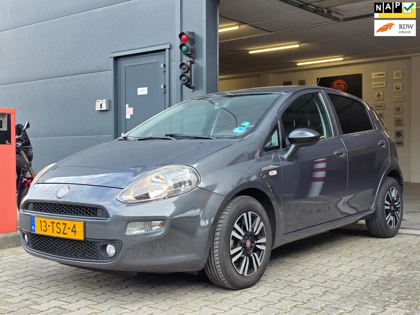 Fiat Punto Evo 0.9 TwinAir Pop / NAP / CARPLAY / CAMERA / ISOFIX Grijs - 1