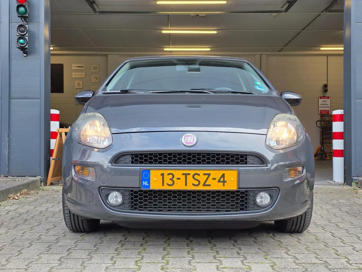 Fiat Punto Evo 0.9 TwinAir Pop / NAP / CARPLAY / CAMERA / ISOFIX Grijs - 2