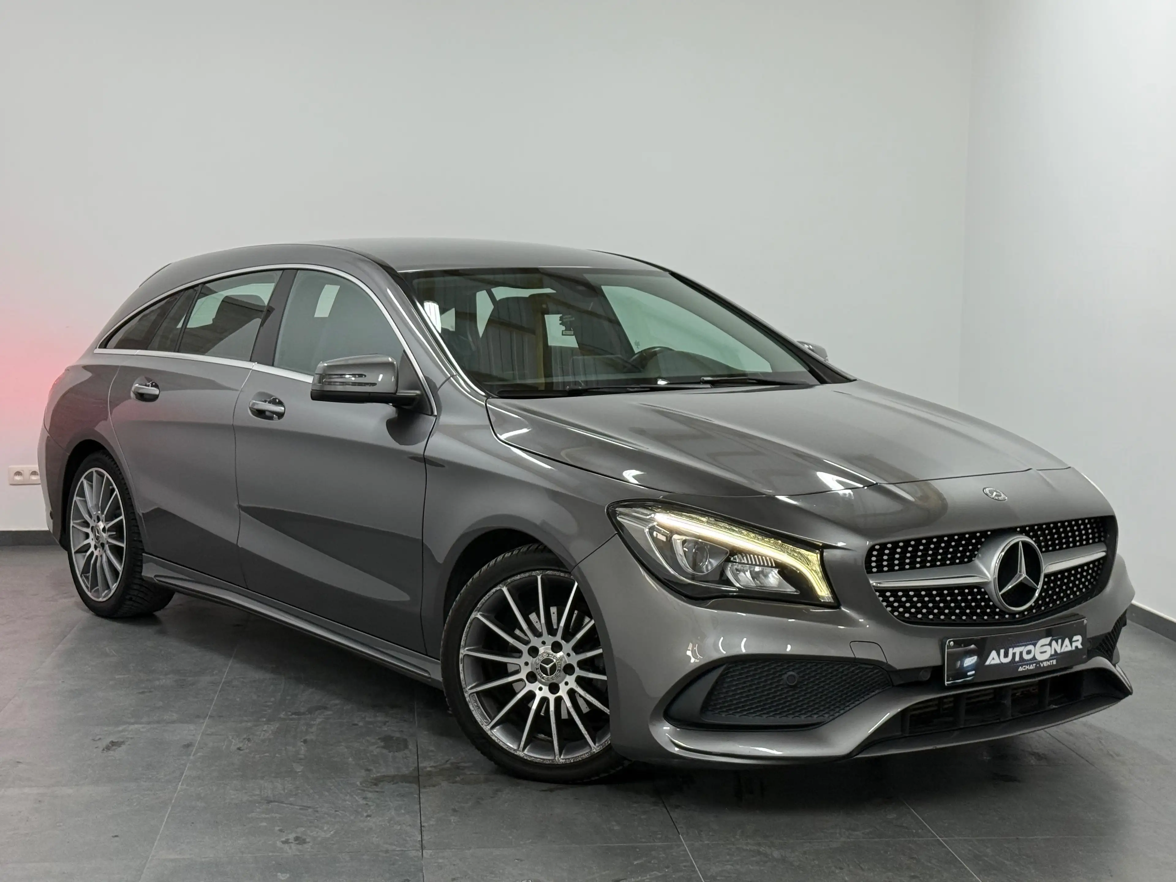 Mercedes-Benz CLA 180 1.6i Pack AMG - Airco - Navi - LED - Camera