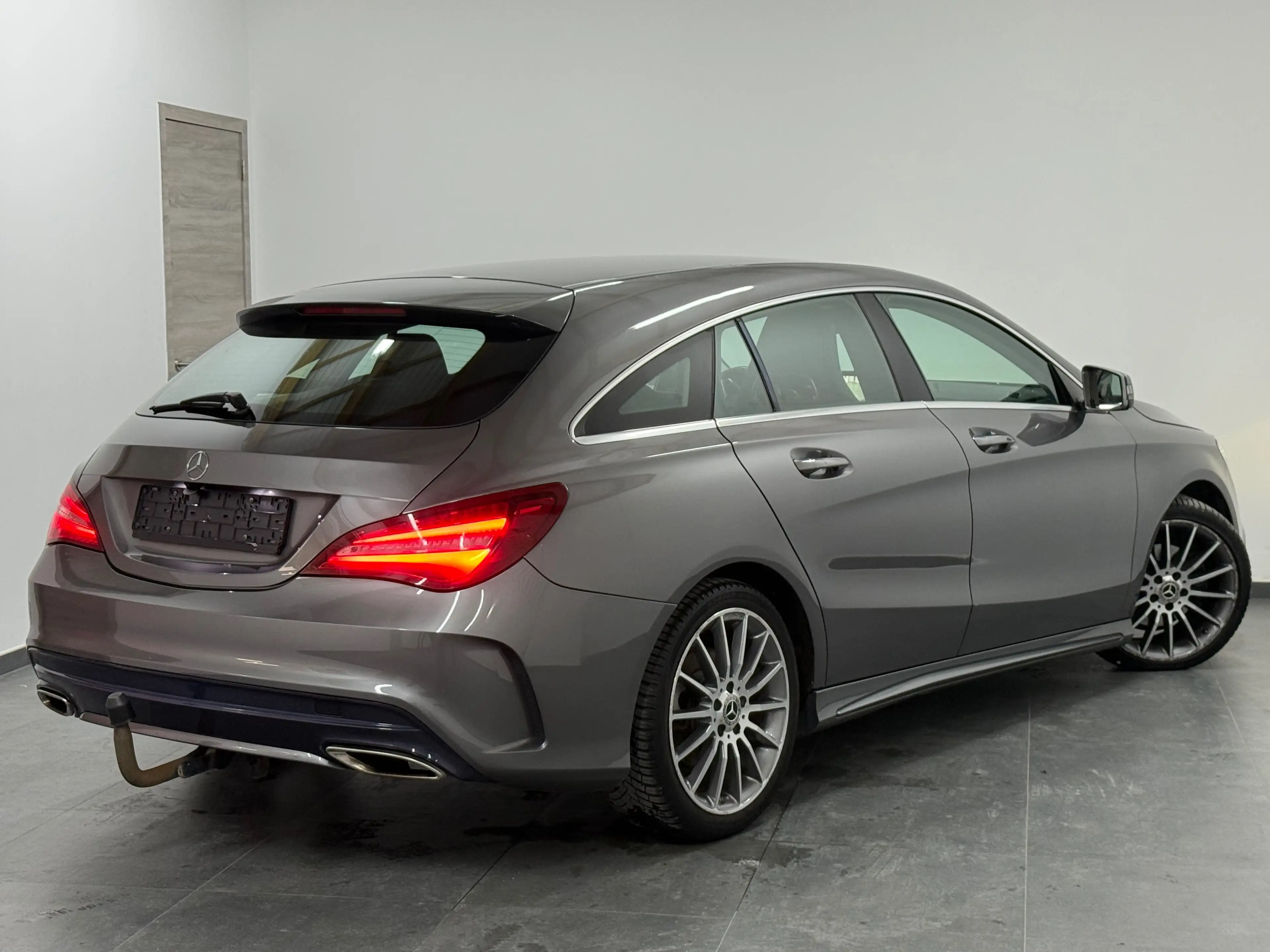 Mercedes-Benz CLA 180 1.6i Pack AMG - Airco - Navi - LED - Camera — photo 3