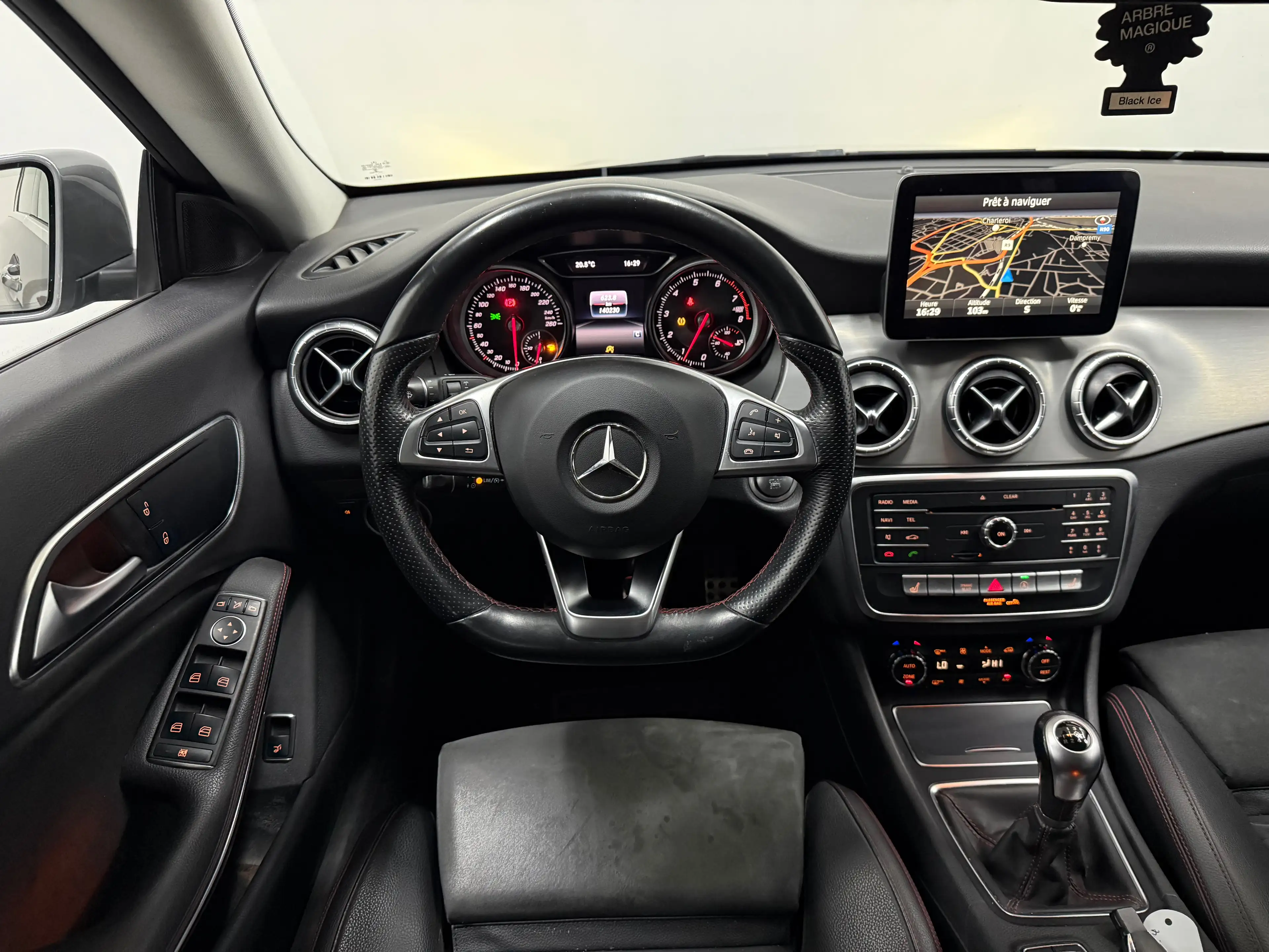 Mercedes-Benz CLA 180 1.6i Pack AMG - Airco - Navi - LED - Camera — photo 12